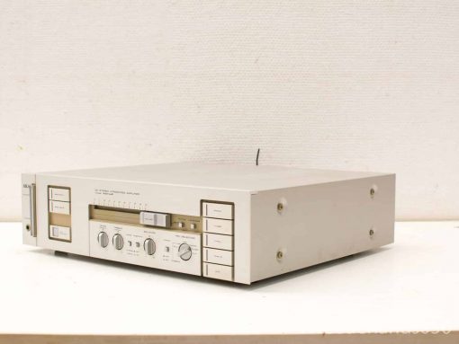 Vintage Akai amplifier: classic design, premium sound quality, perfect for audiophiles and collectors.
