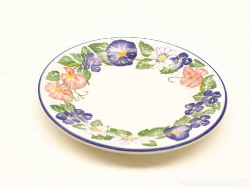 Vibrant floral decorative plate, perfect for display and versatile use in any table setting.