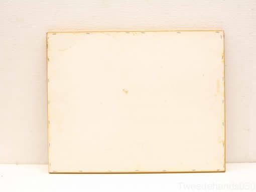 Blank round-corner card, perfect for creativity and artistic projects, inviting imagination and inspiration.