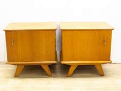 vintage nachtkastjes set van 2 21677