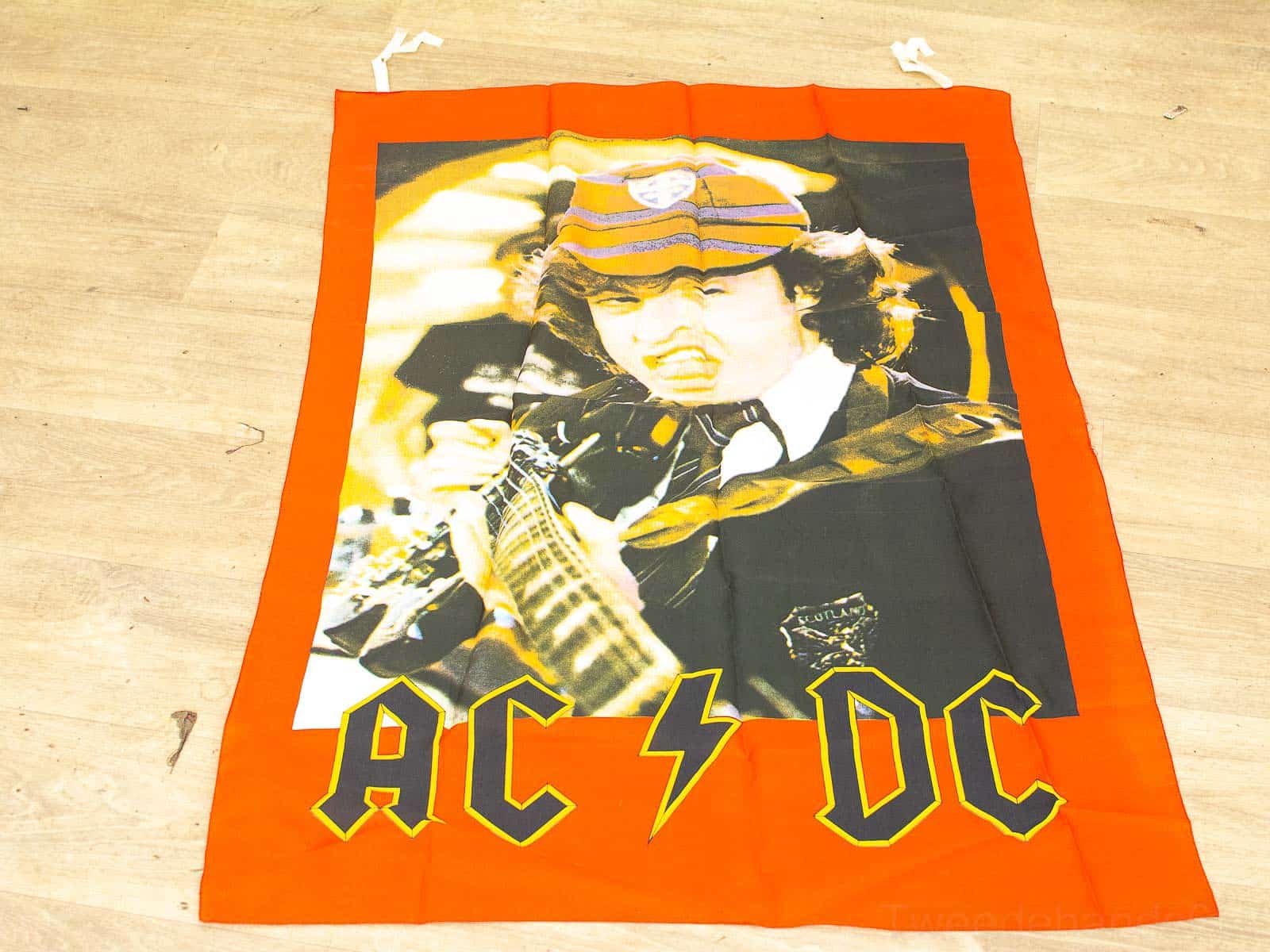 AC-DC vlag 23091