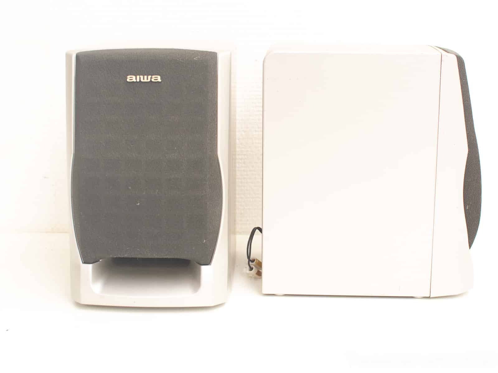 2 aiwa luidsprekers 23740