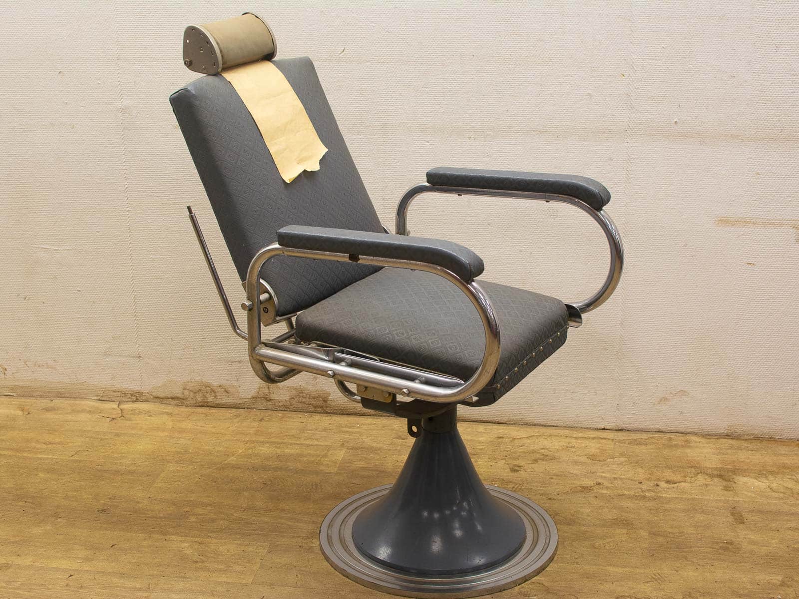 vintage kapperstoel 24570