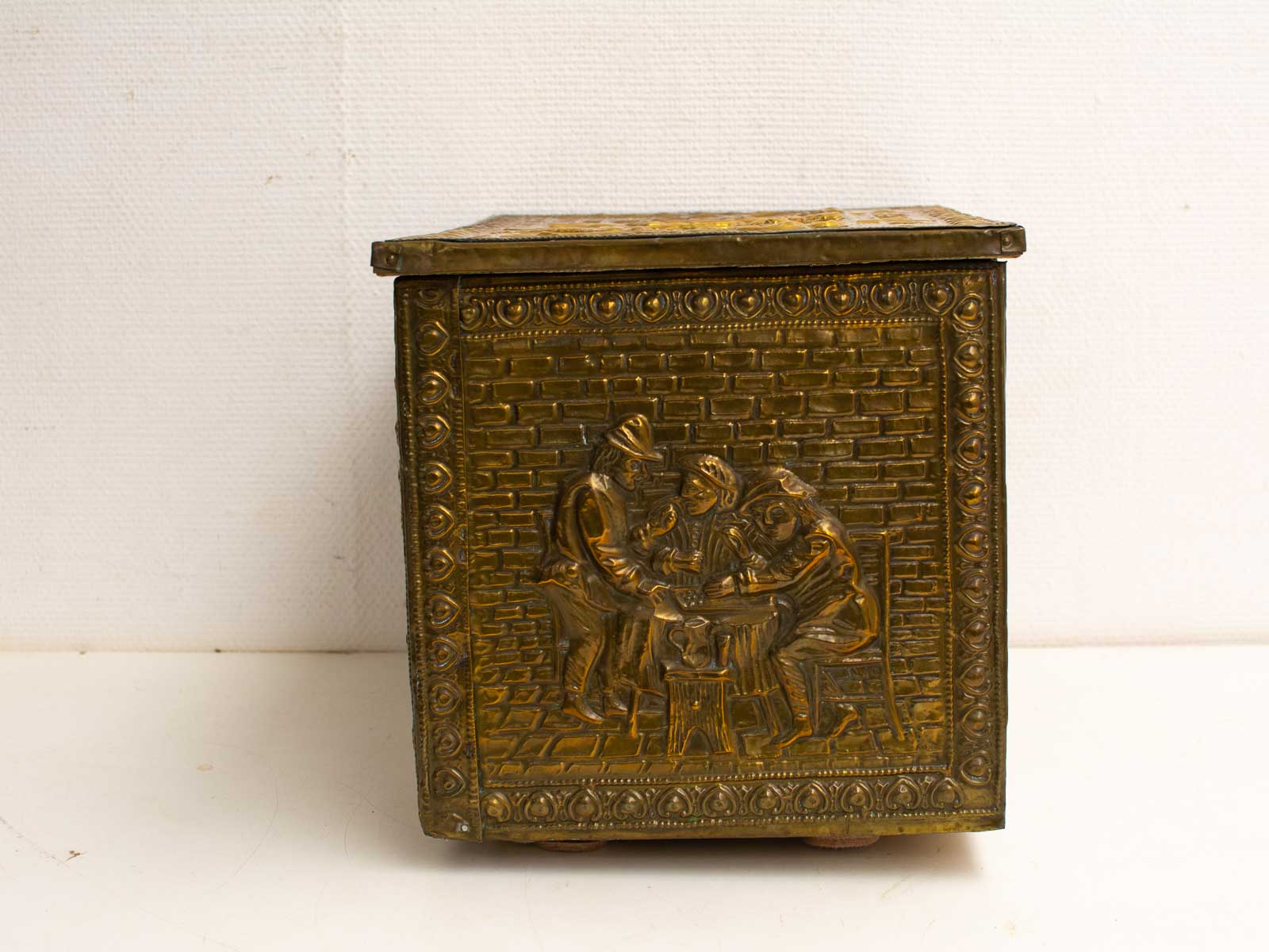 houten kist met een koperen laagje  27897