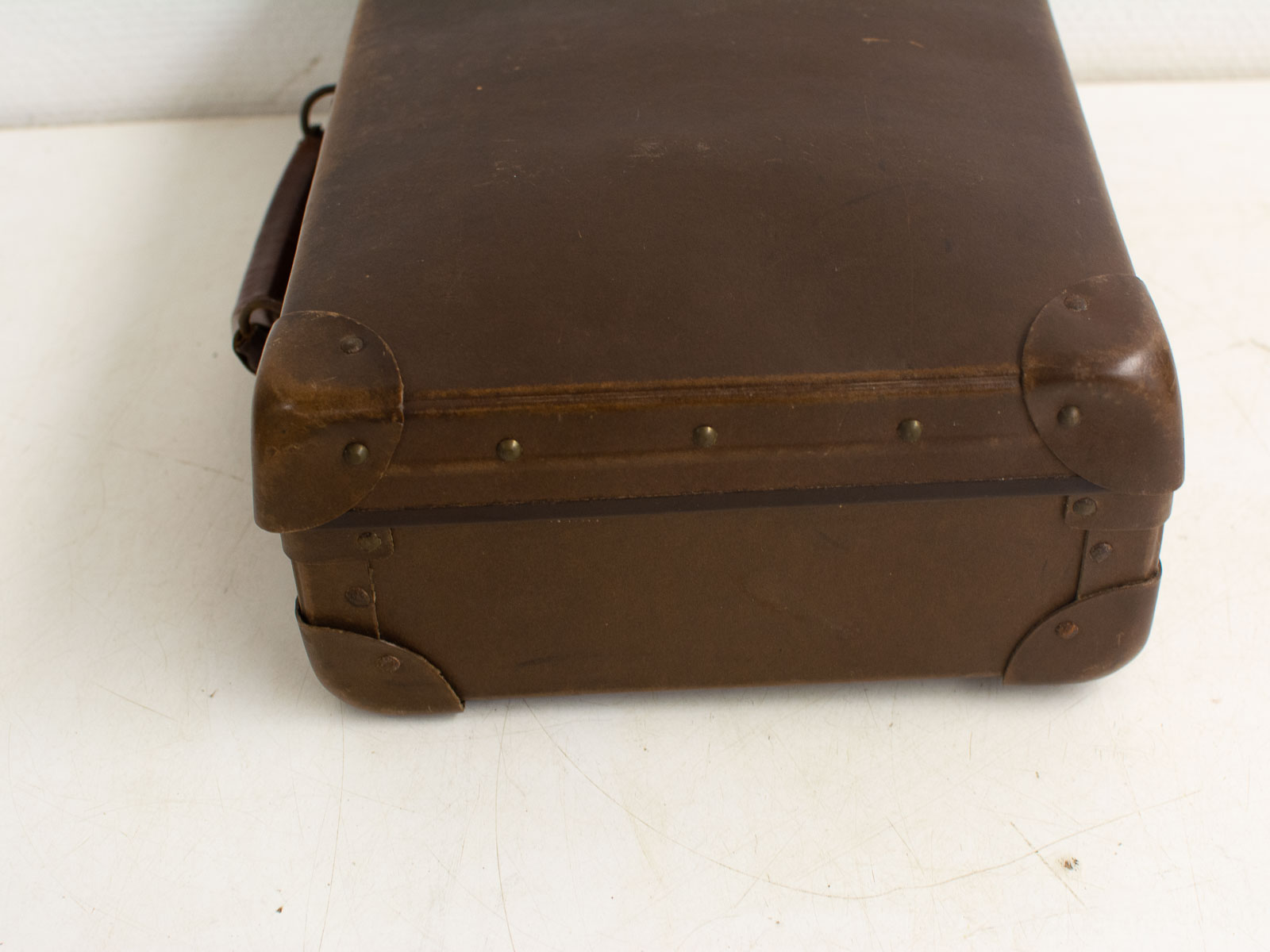 Antieke bruine koffer 28743
