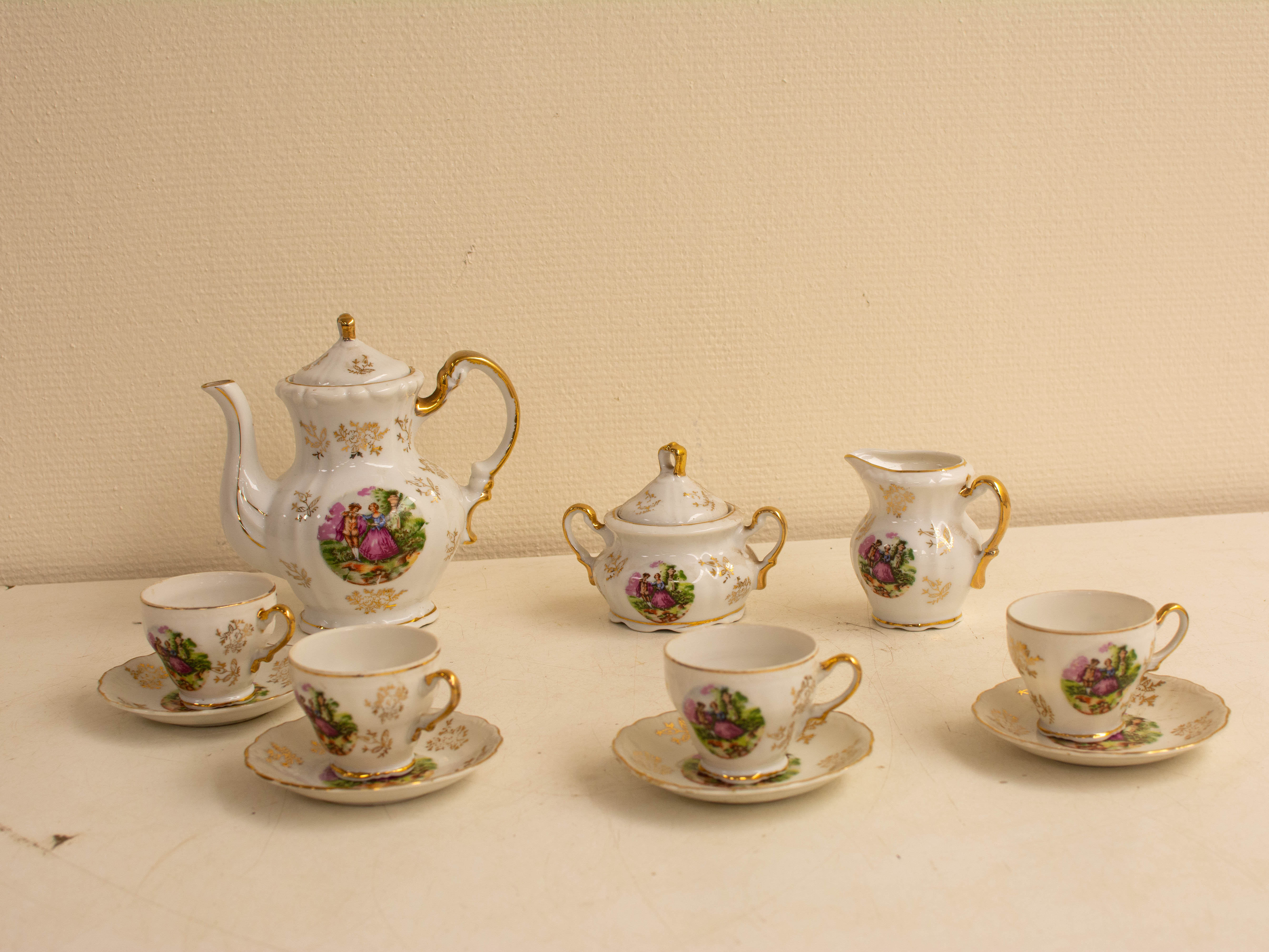 13 delig  porseleinen koffie servies  29119