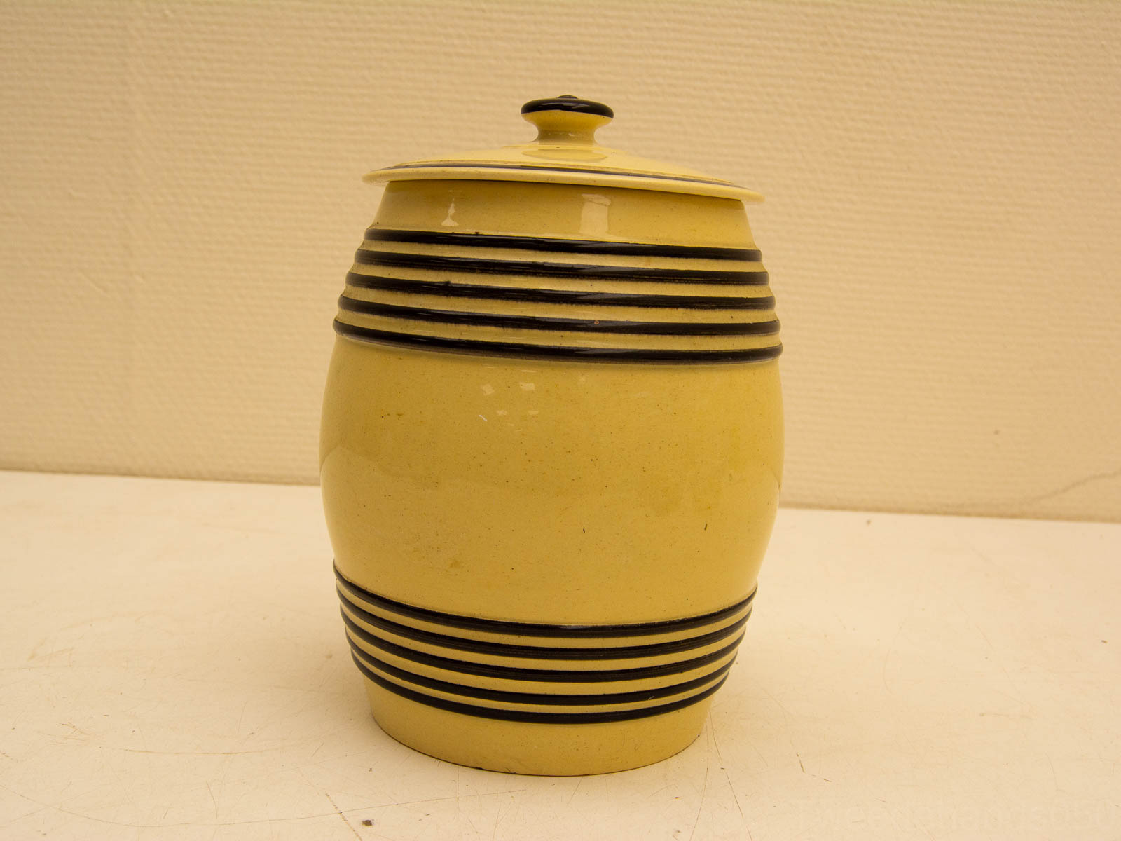 porseleinen tabakspot/bandenpot met deksel 29585