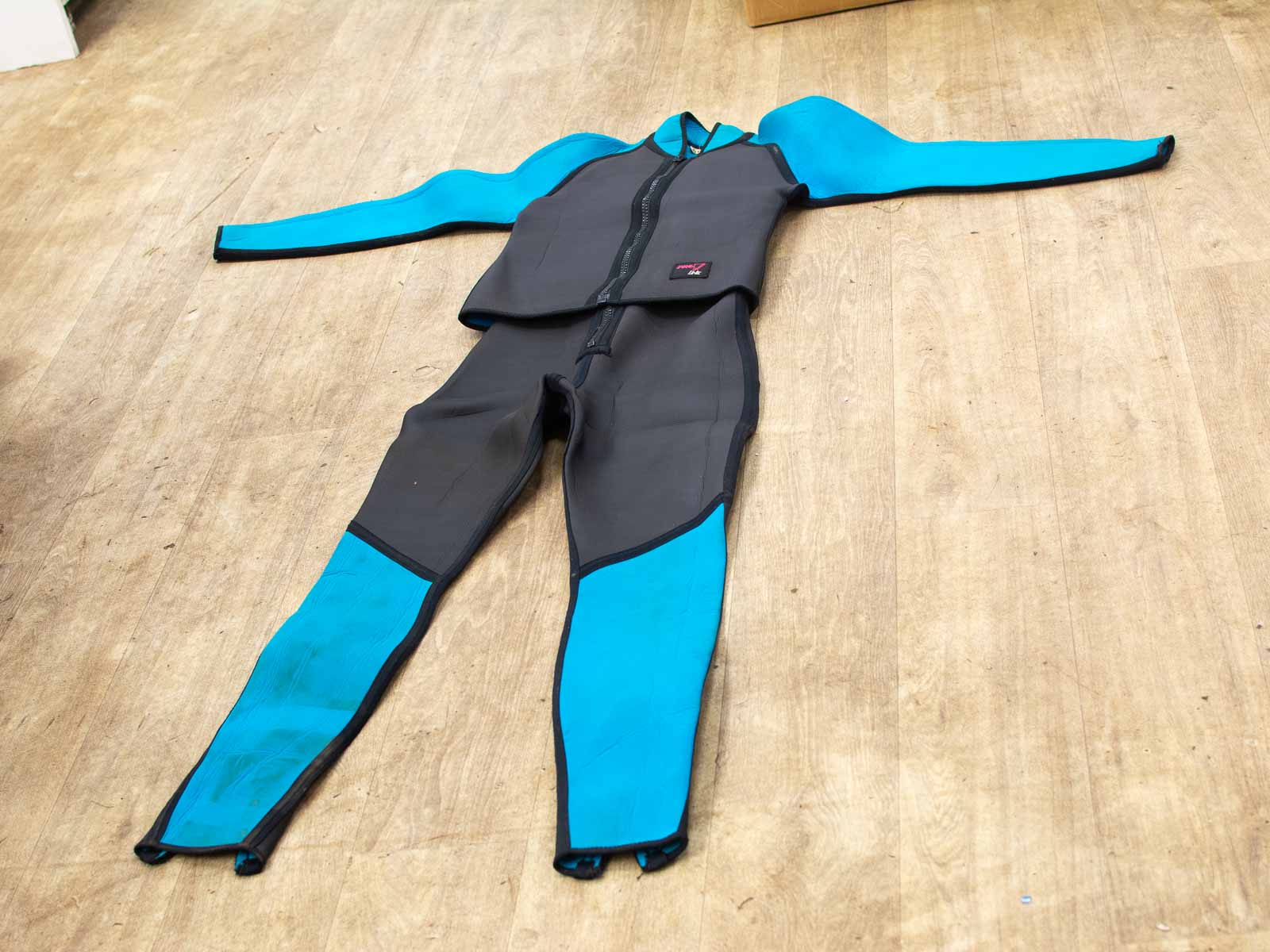 pro line wetsuit  29142