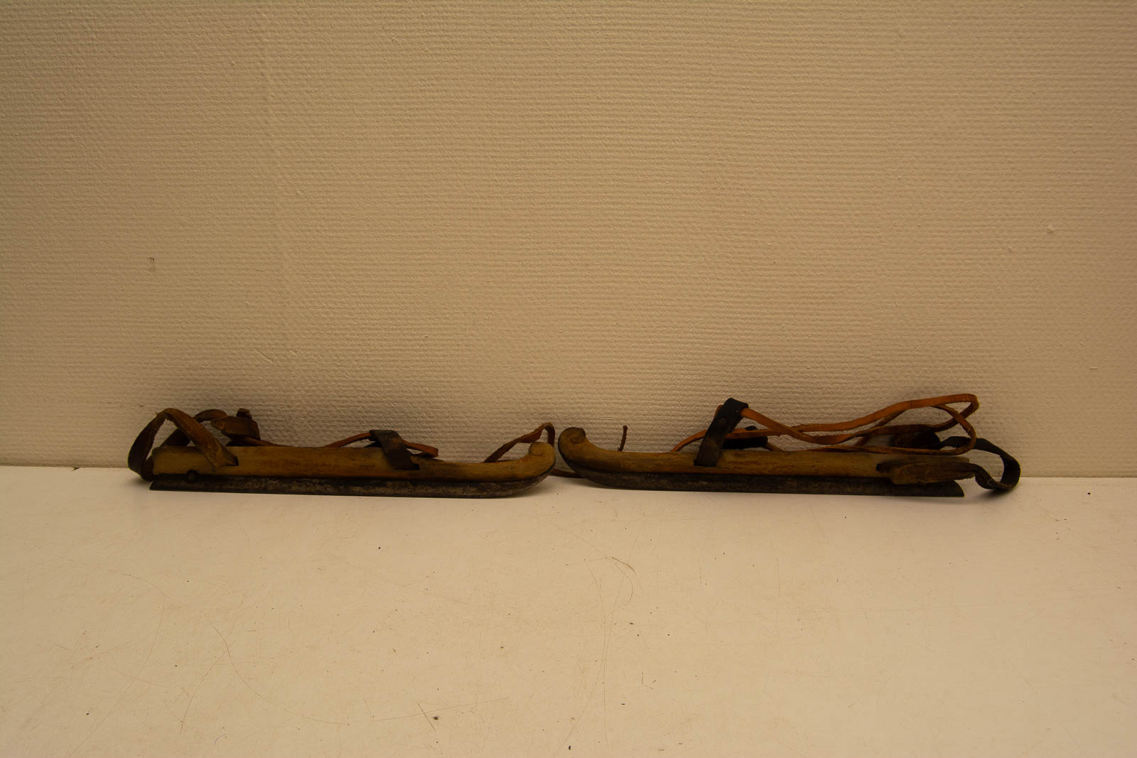 Vintage houtenhoutjes schaatsen 29641