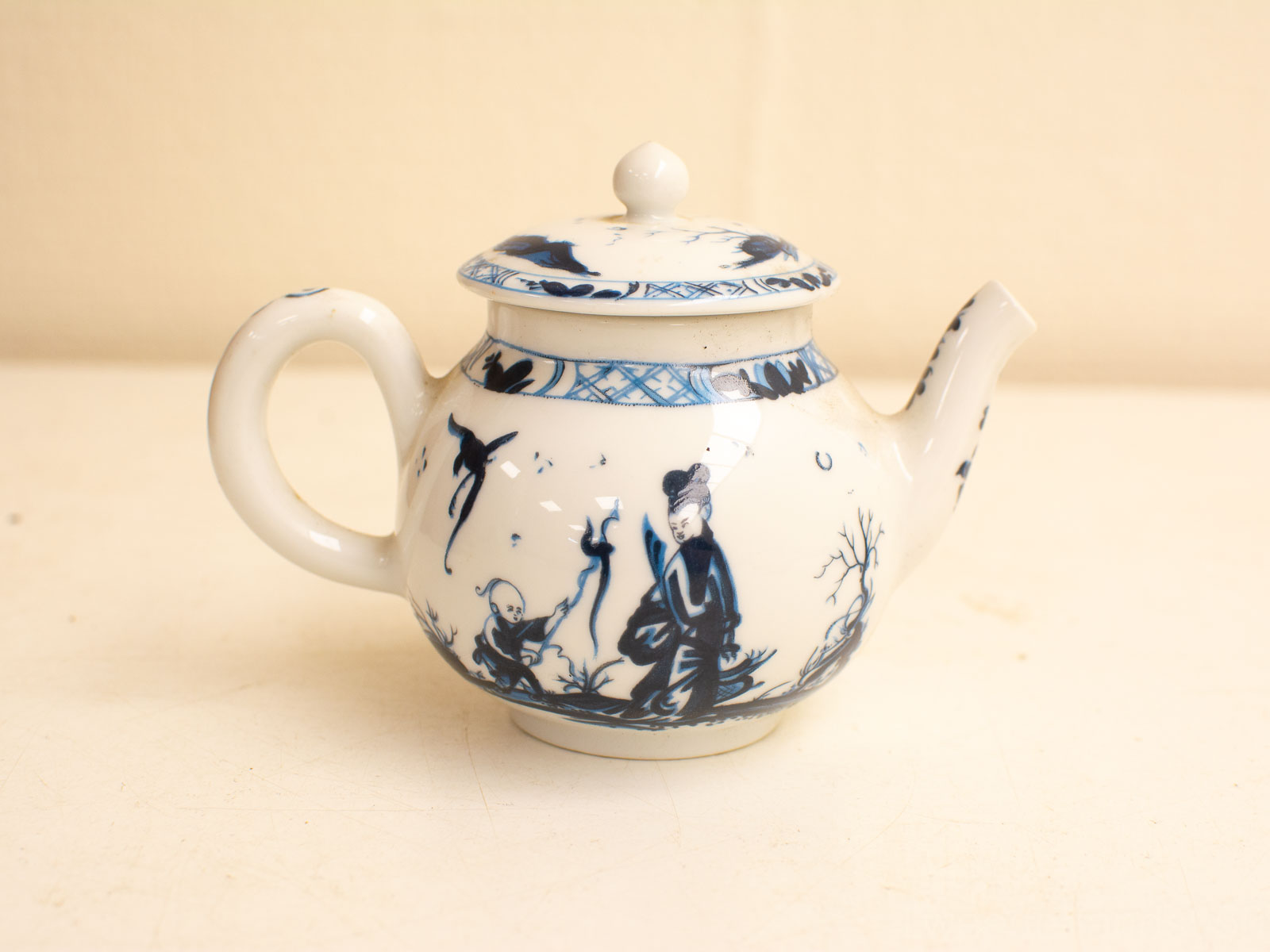 vintage porseleinen  miniature thee/koffie potje  29213