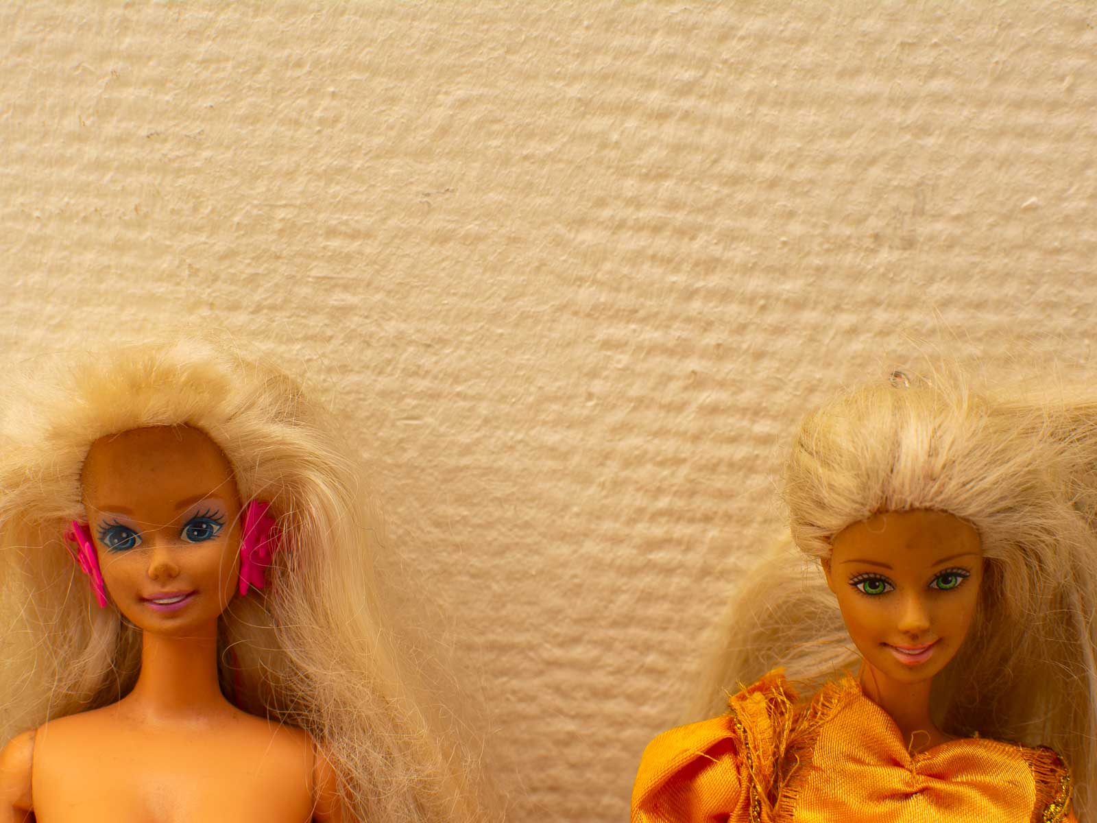 2 mattel Barbie poppen  29940