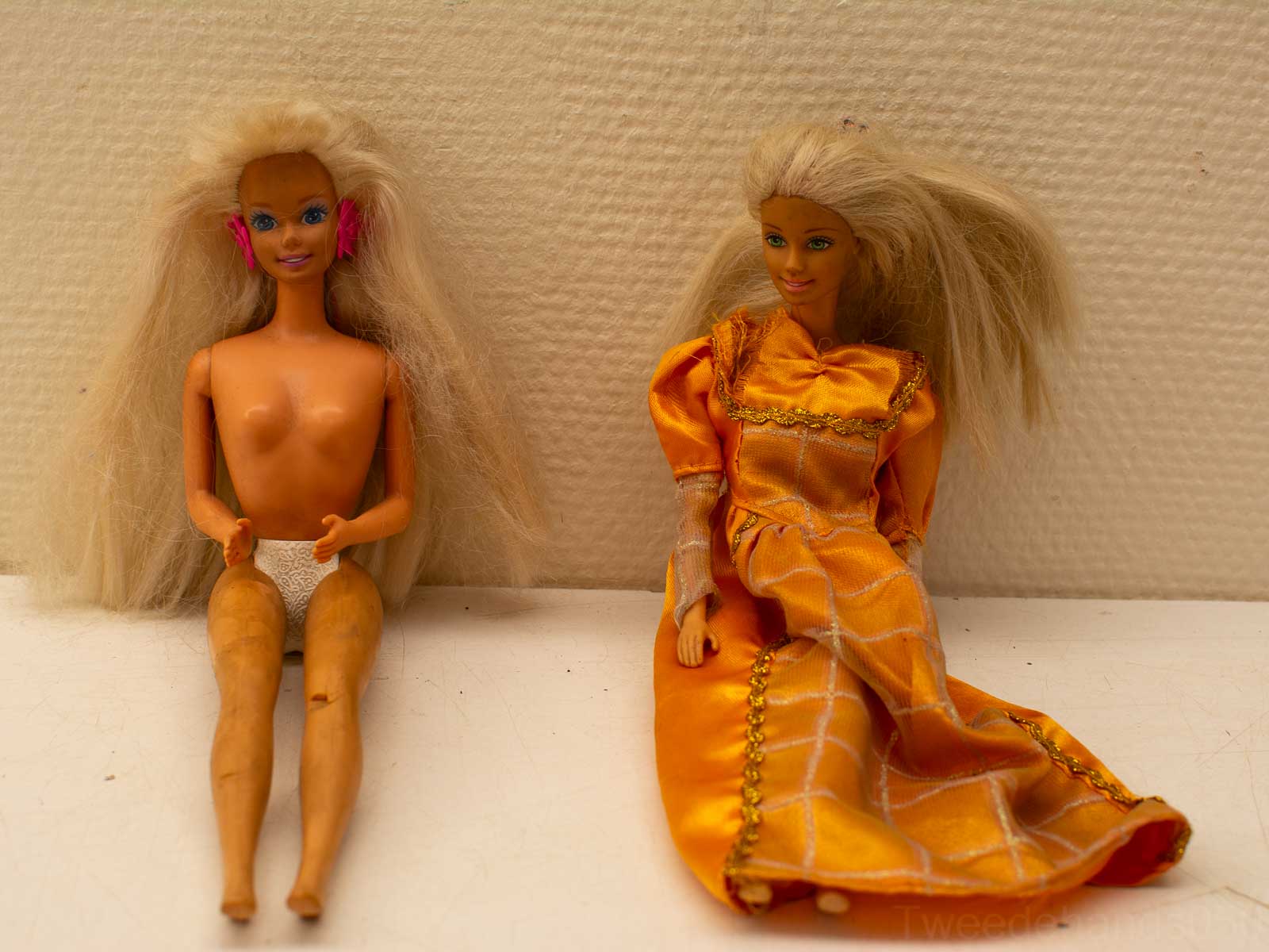 2 mattel Barbie poppen  29940