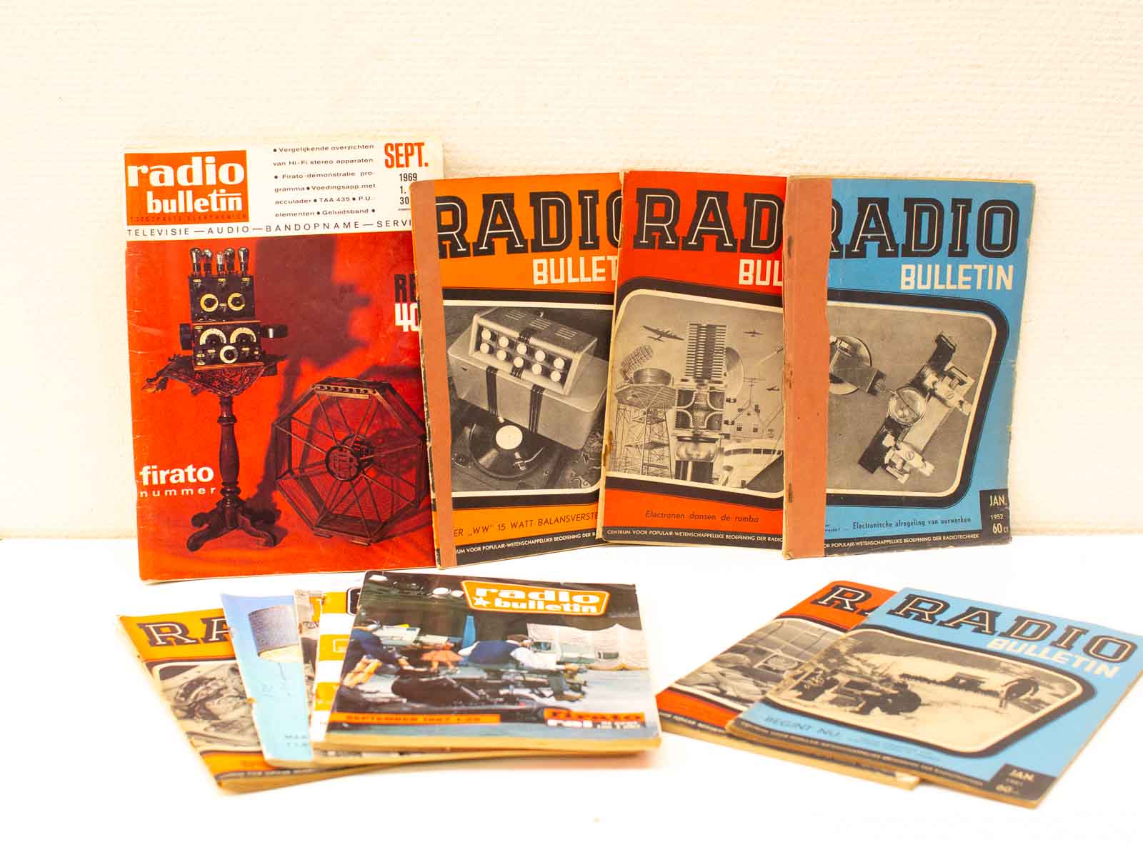 11 Radio Bulletin boekjes  30935