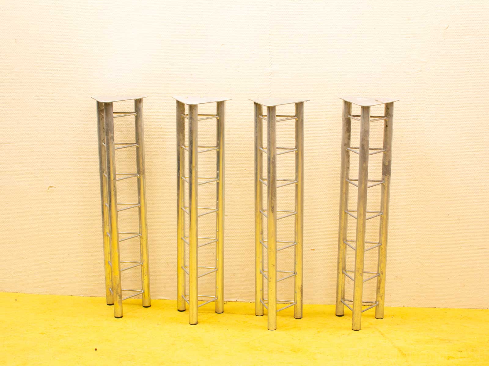 4 metalen poten  30776