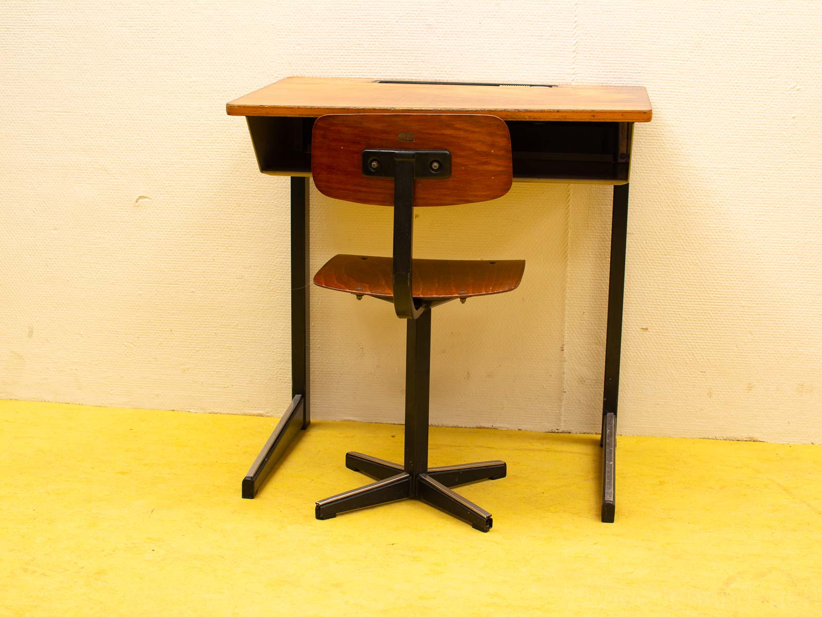 School setje tafel+ stoel 30821 GERESERVEERD 24/10