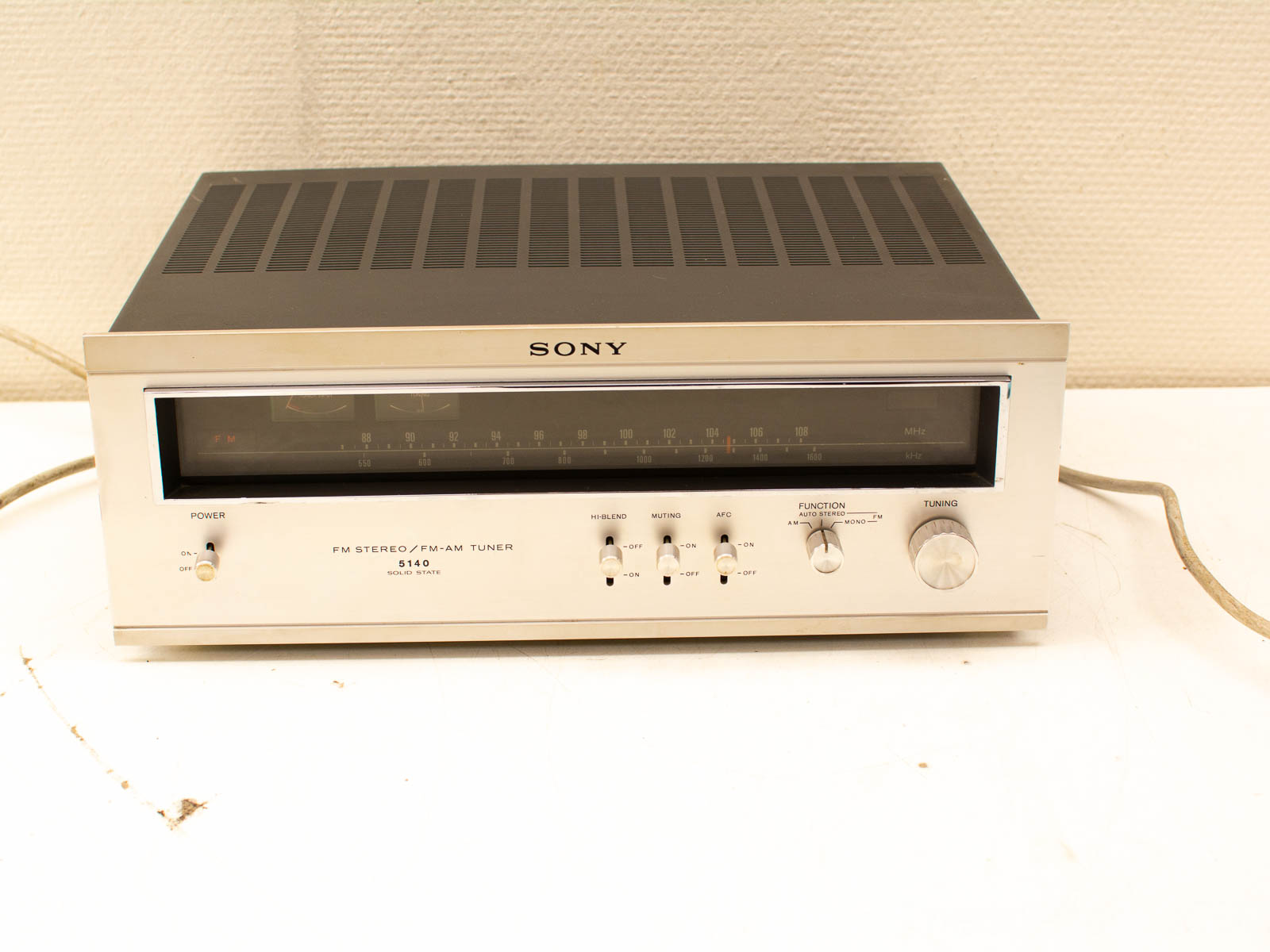 Sony FM /AM stereo tuner 31113