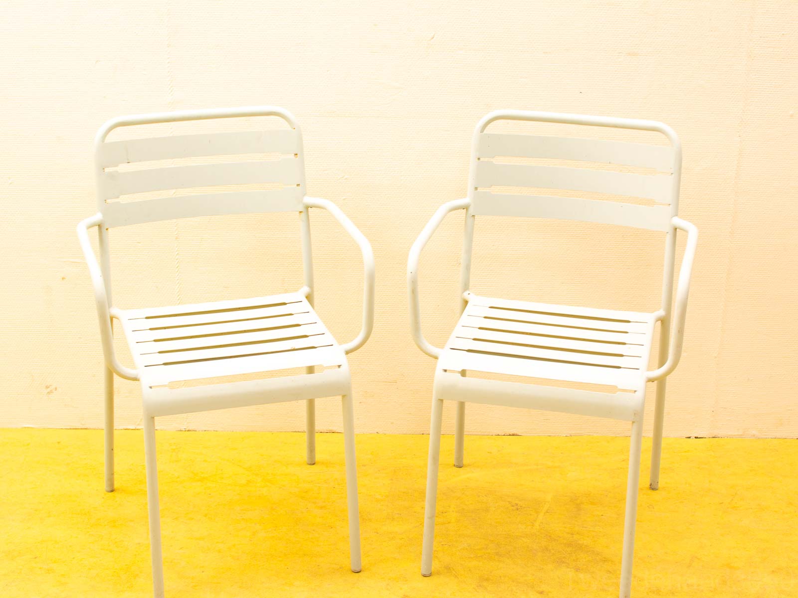 2 metalen stoelen 31547