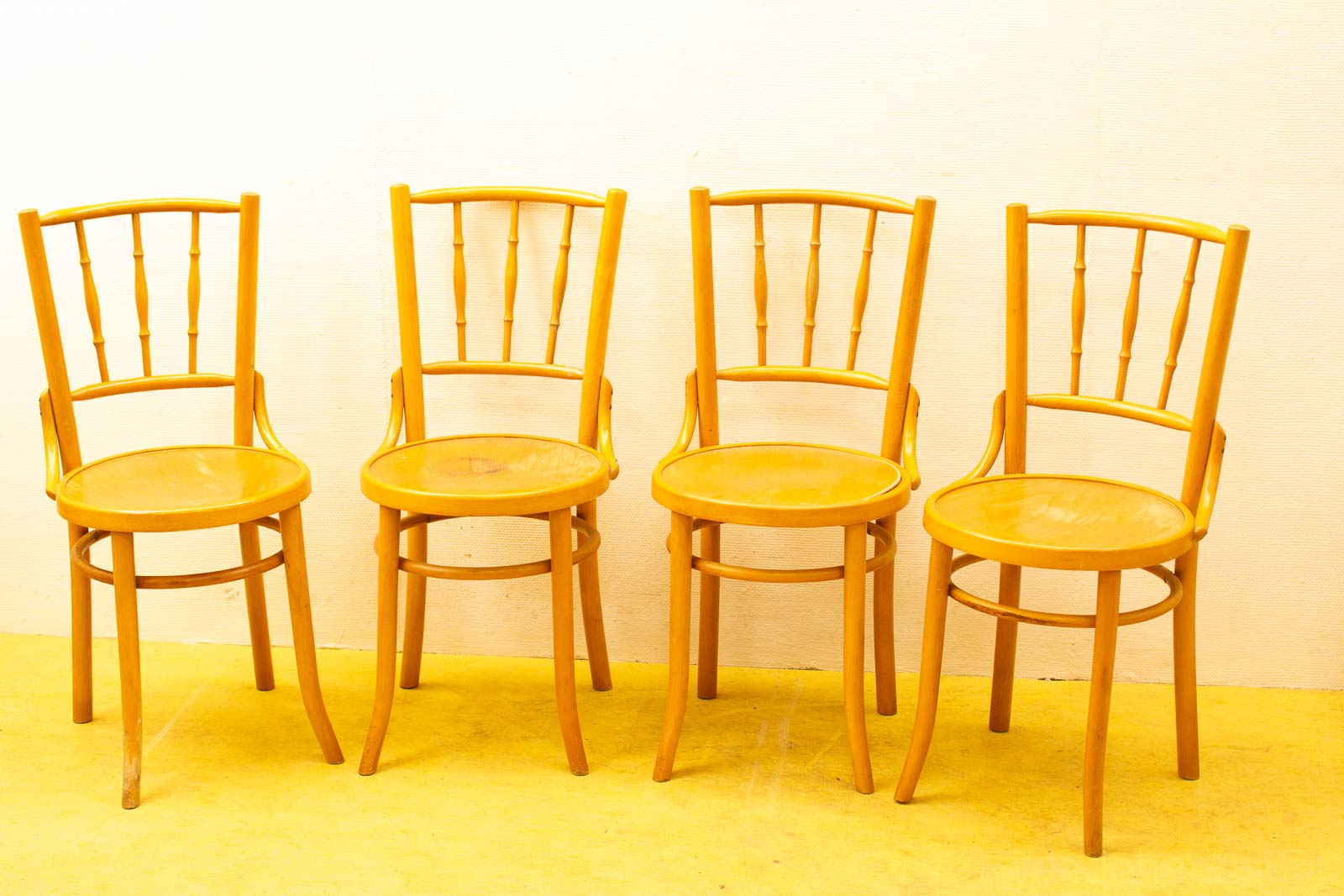 4 houten stoelen 31608