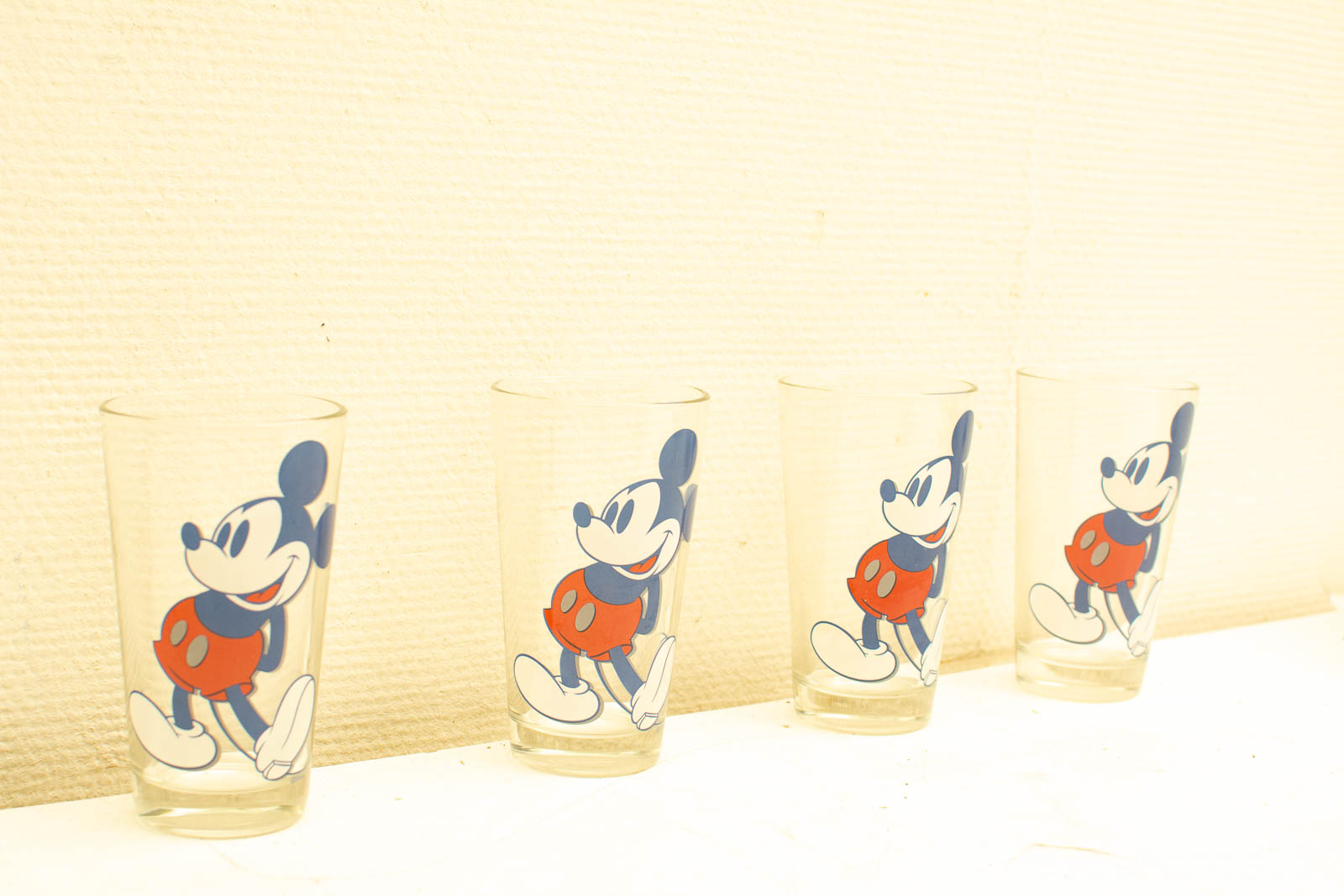 Mickey mouse waterkan met 4 glazen  31619