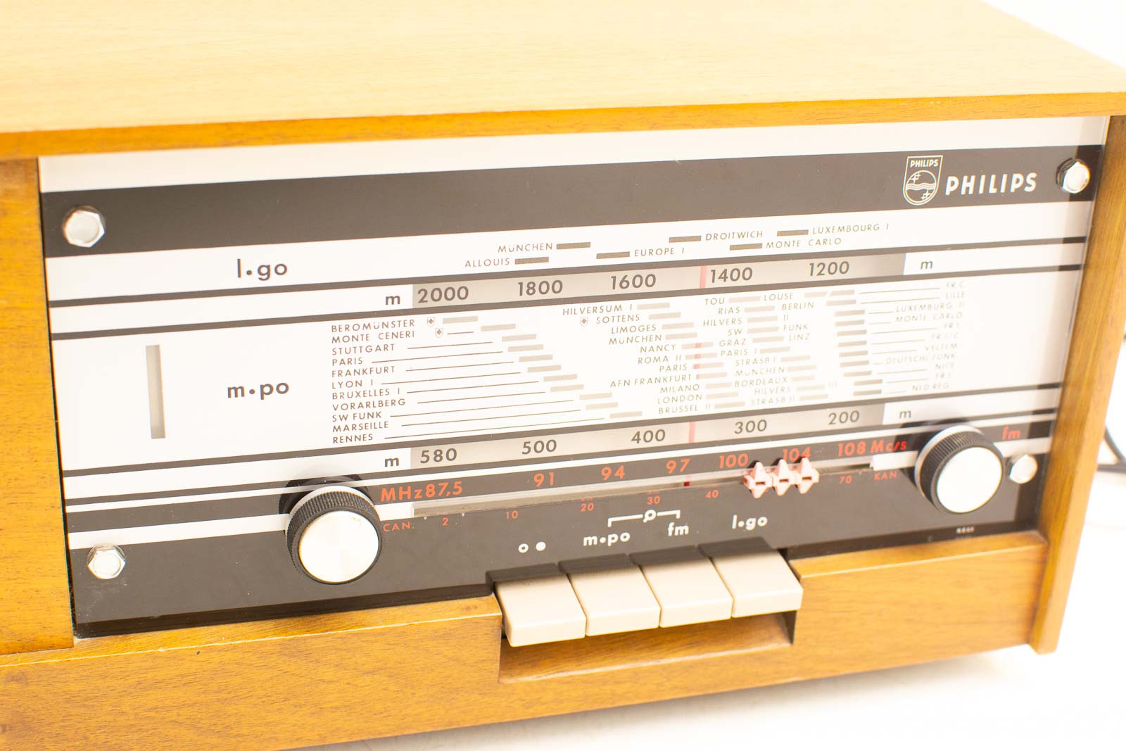 Oude Philips radio 31780