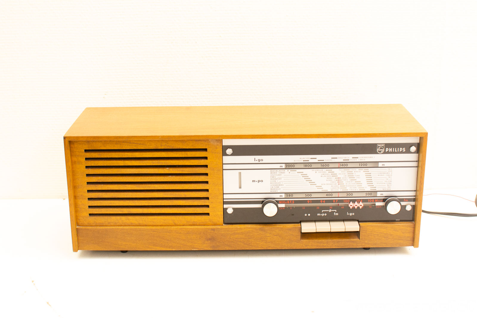 Oude Philips radio 31780