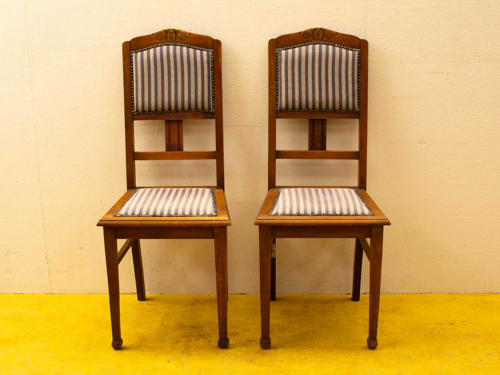 2 houten stoelen  32260