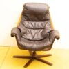 Stylish mid-century modern leather chair with a sleek wooden frame for contemporary interiors.