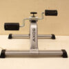 Compacte mini oefenfiets voor thuisgebruik, ideaal voor low-impact workouts en revalidatie.