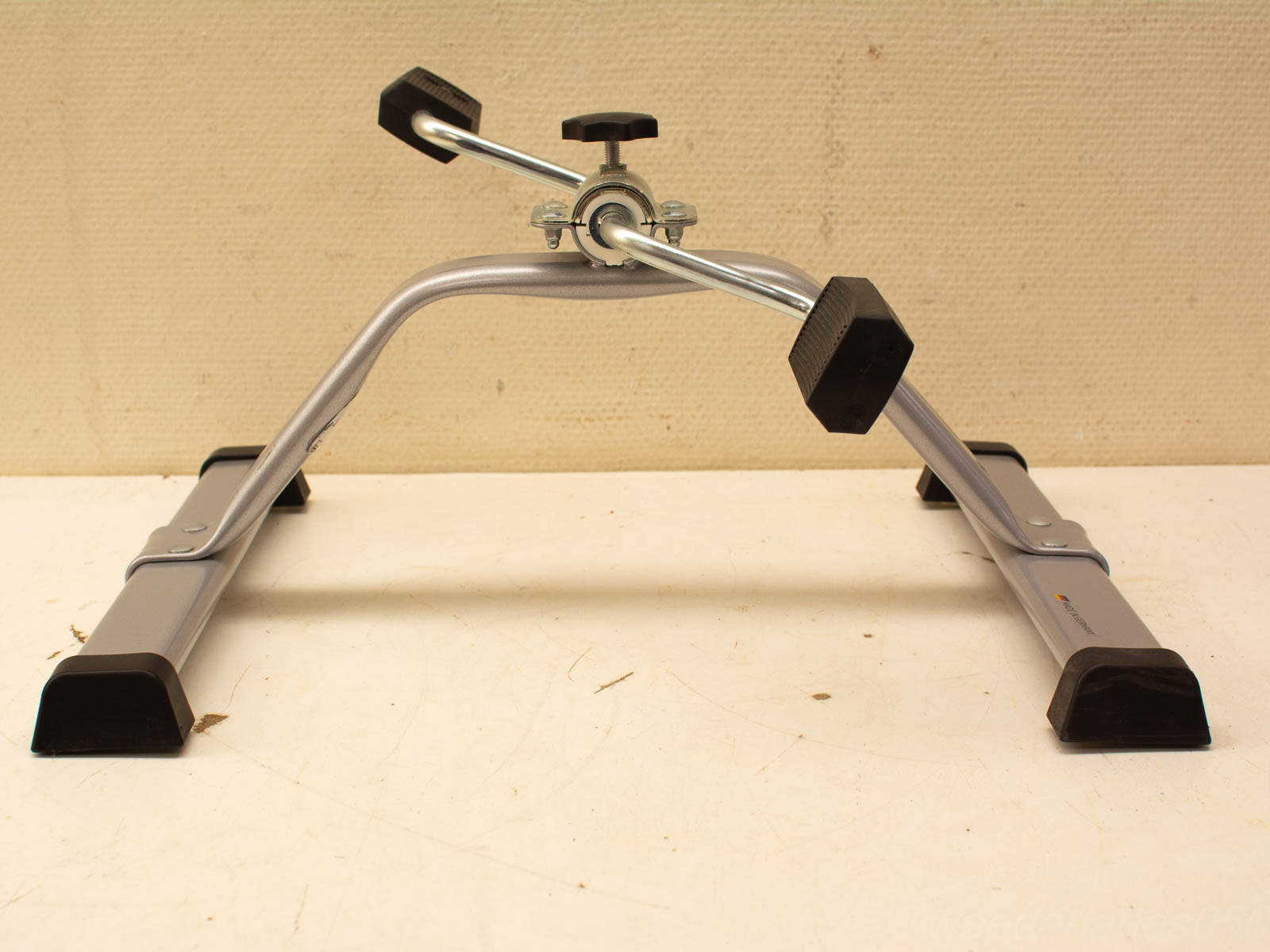 Bicycle repair stand: sturdy, adjustable, and ideal for all maintenance tasks.