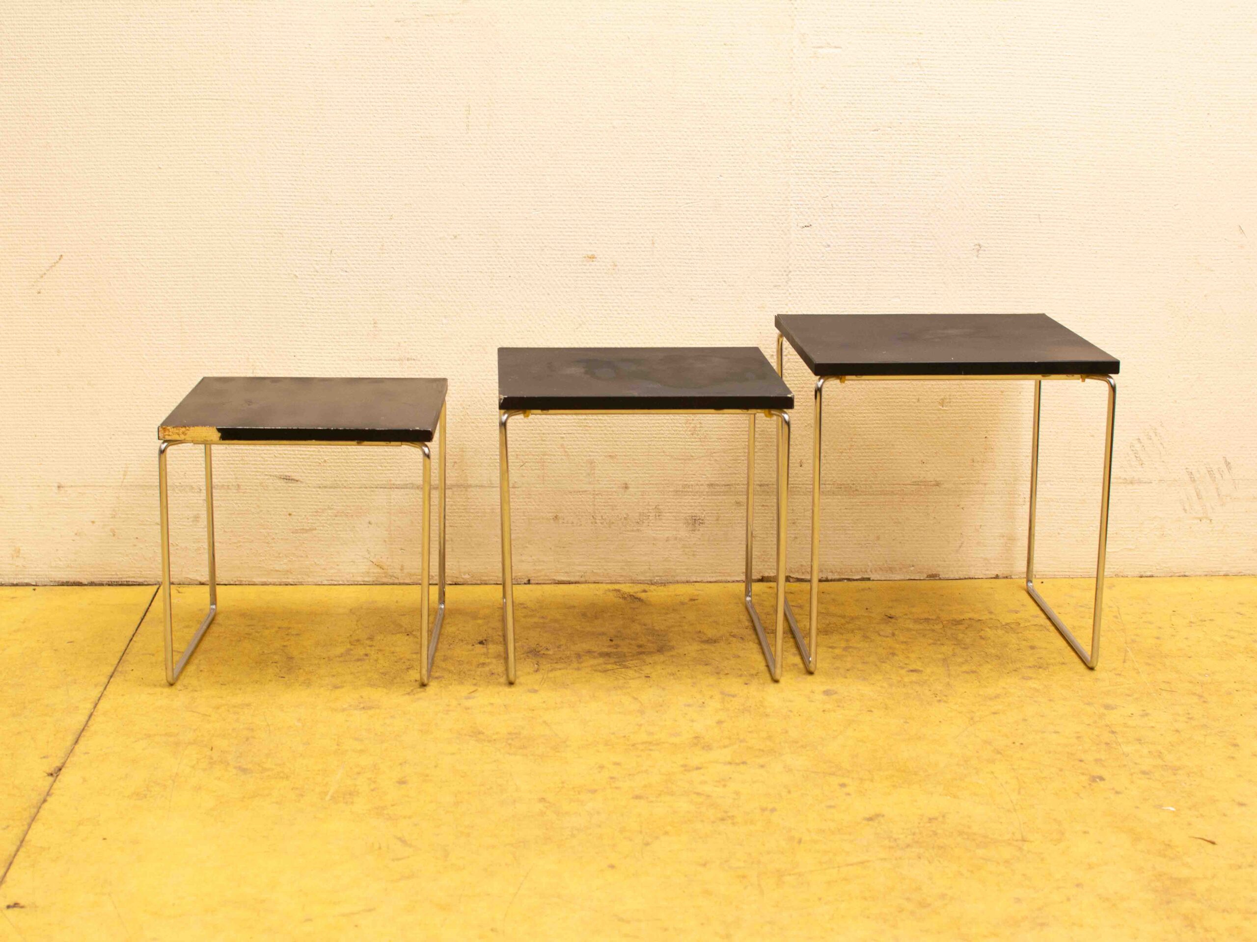 3 Bijzettafeltjes 38769