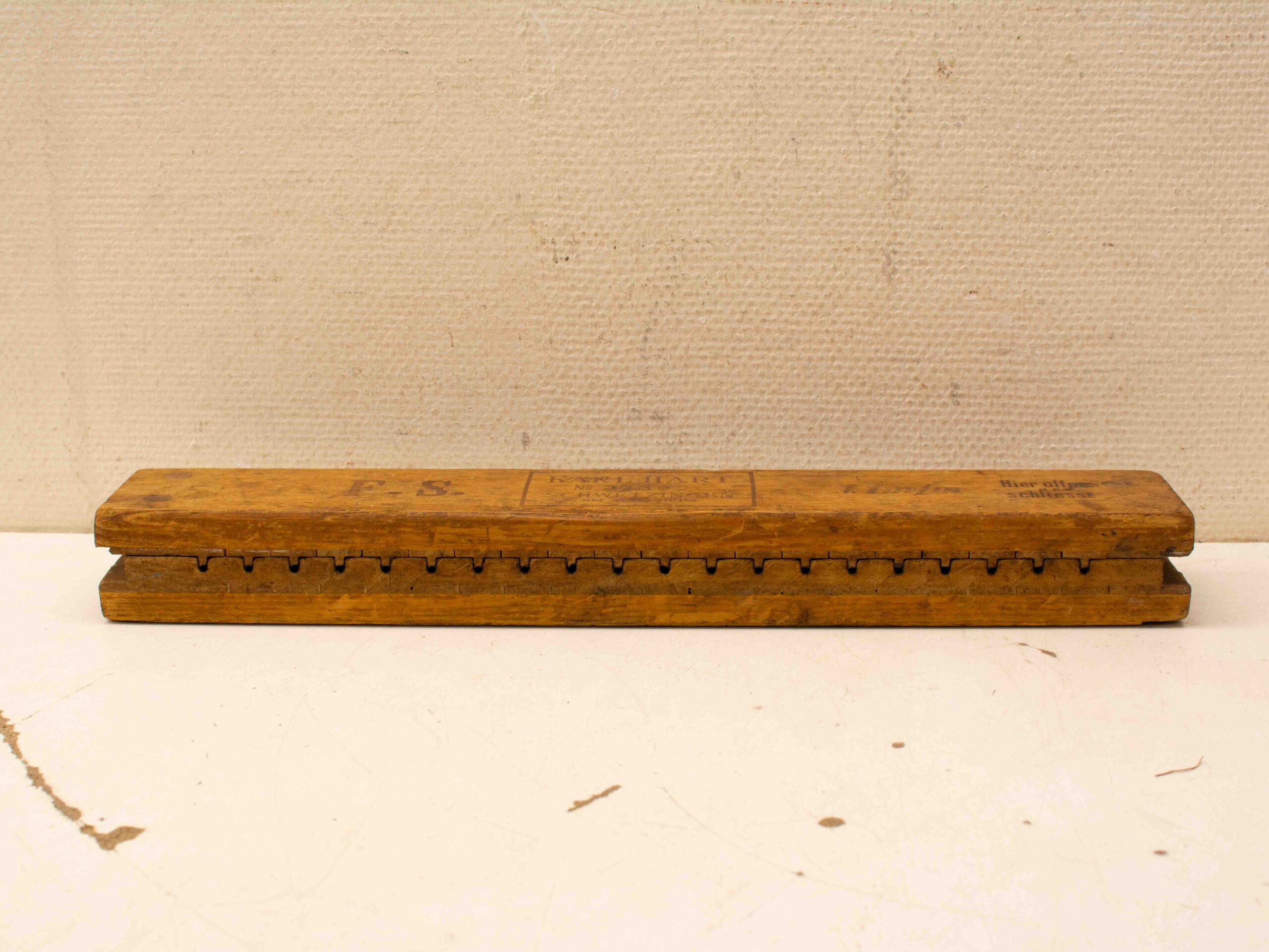 Sigaren pers van hout 38770