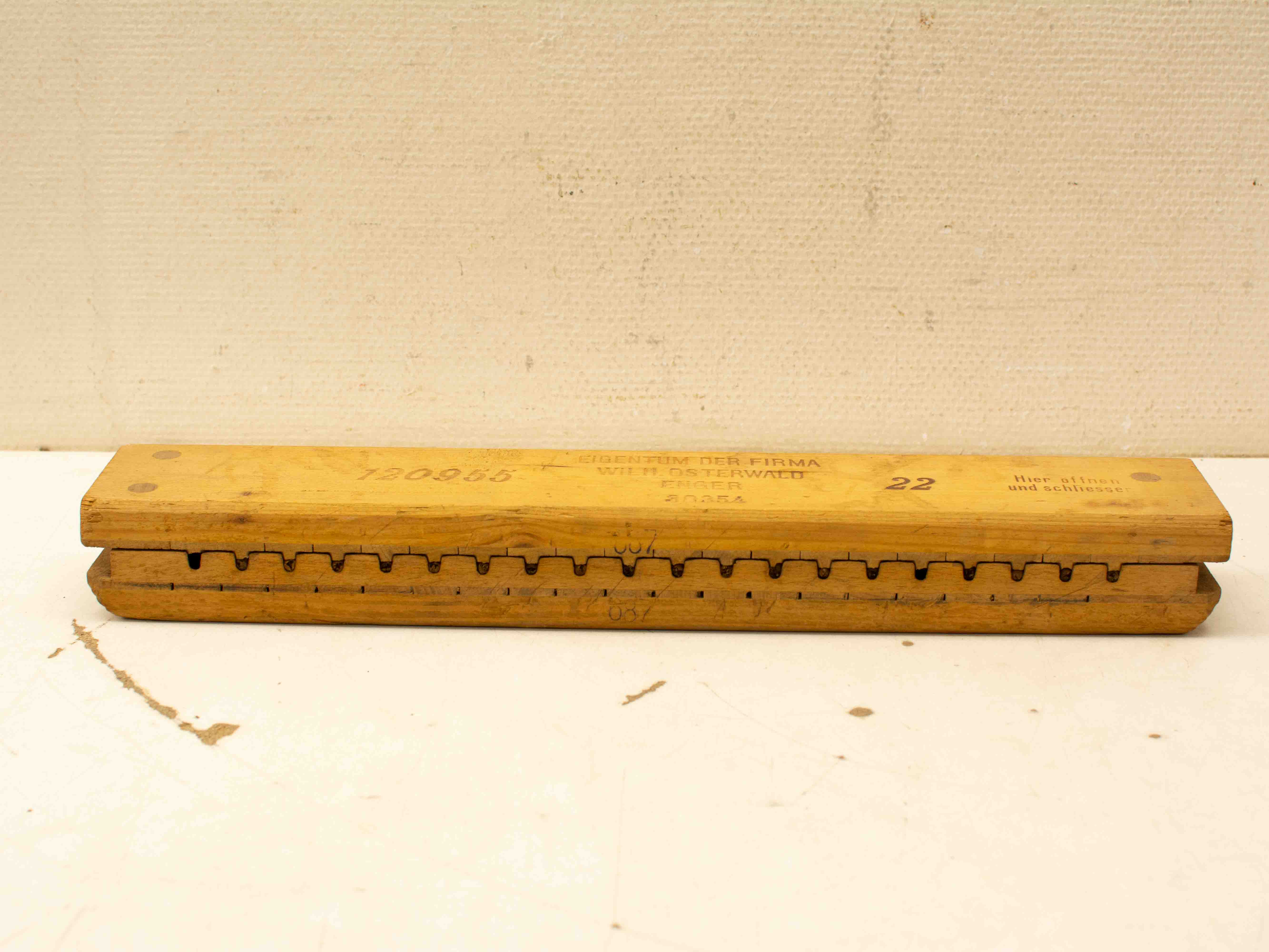 Sigarenpers van hout  38528