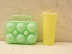 2 Tupperware beker en camping eierhouder 39022