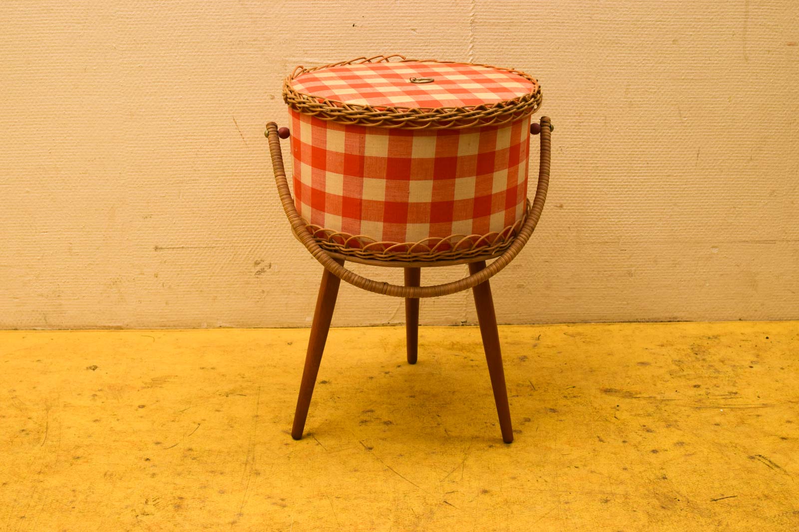 Vintage Naaimandje / tafeltje  44625
