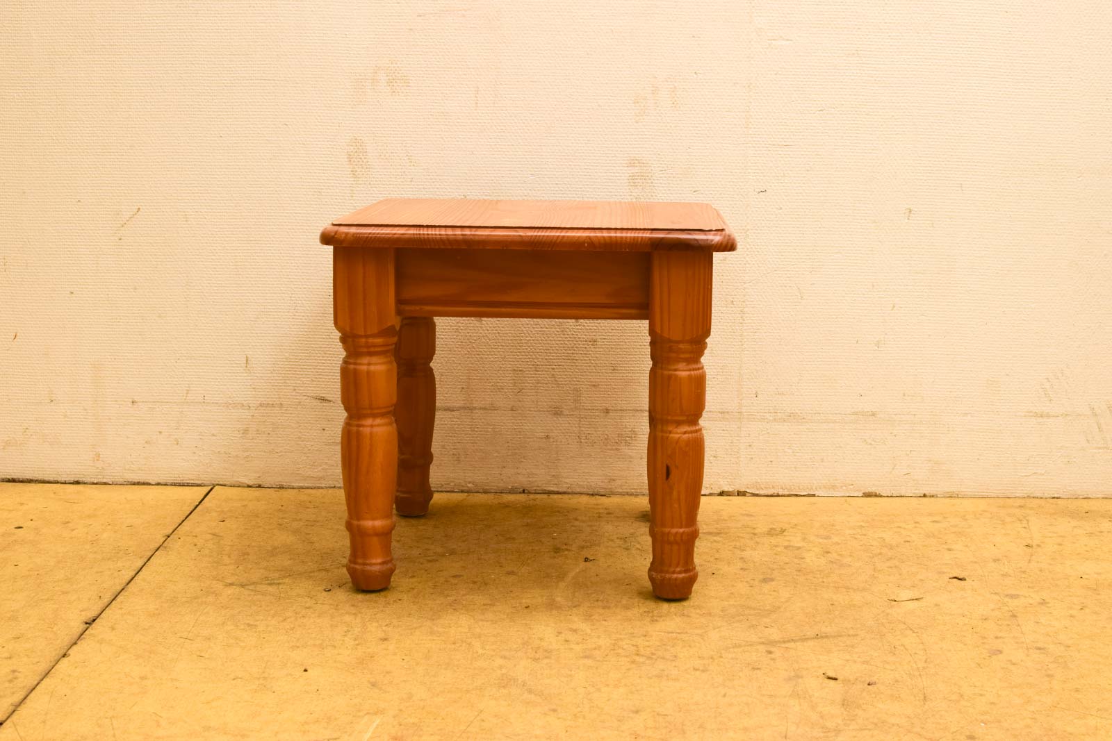 Houten bijzettafeltje 44994