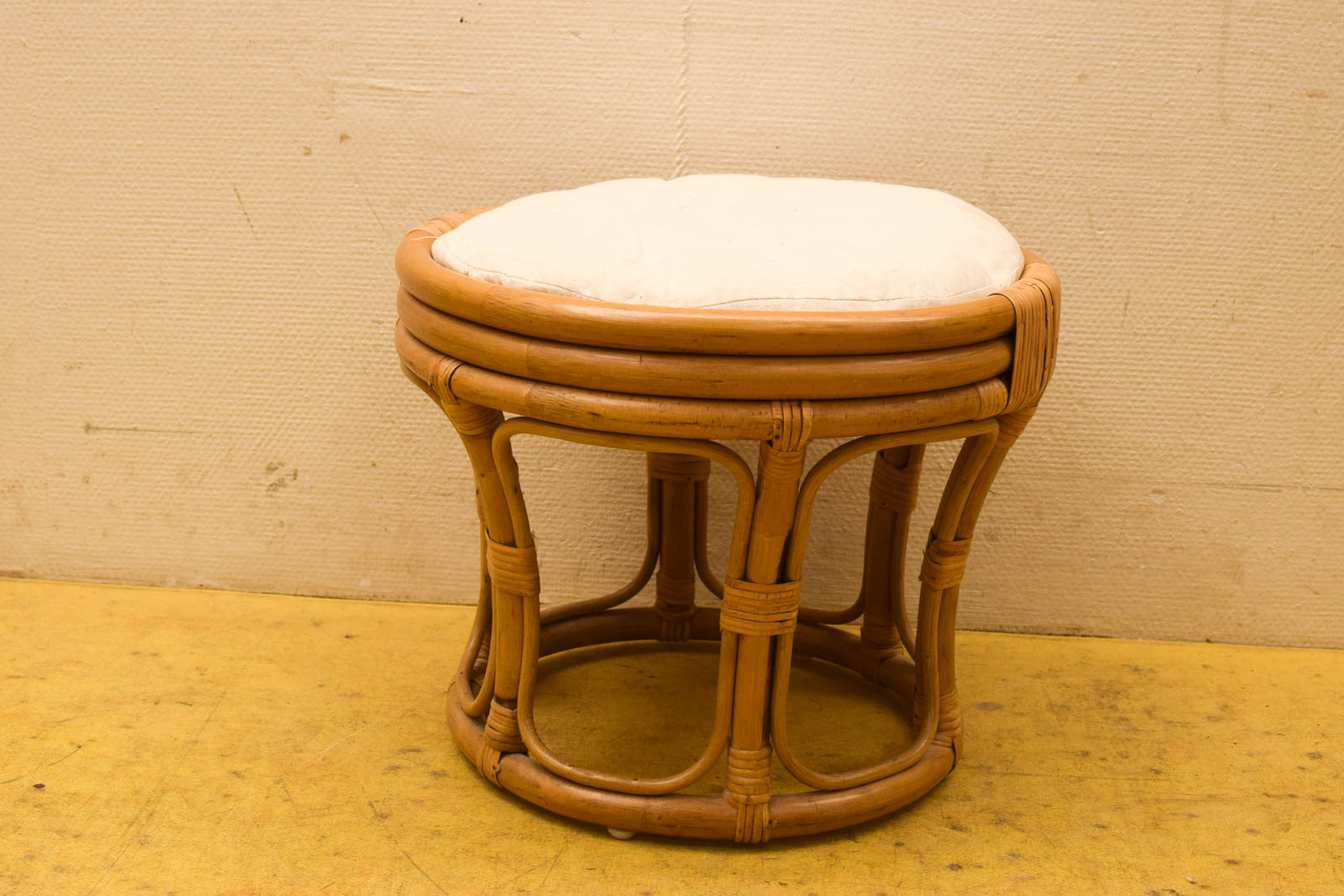 Vintage Rotan kruk  45032