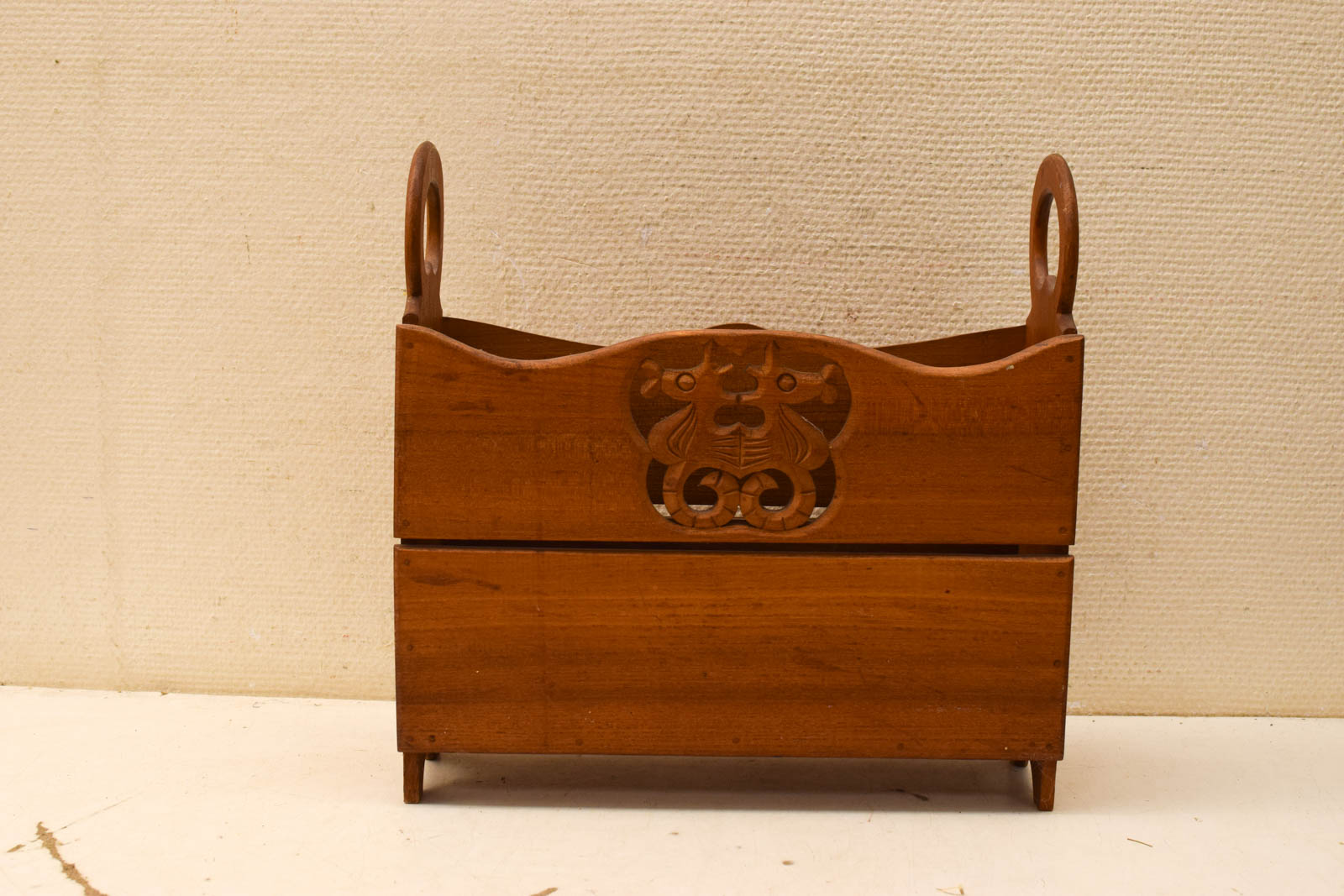 Houten lectuurbak / krantenbak  45123