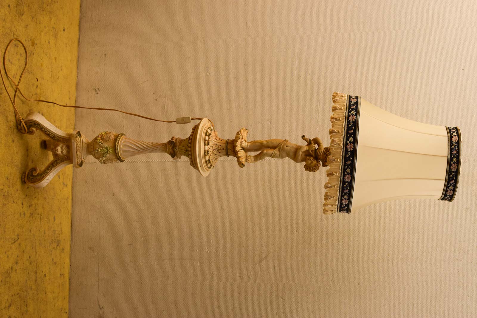 Vintage tafellamp met pilaar  45200