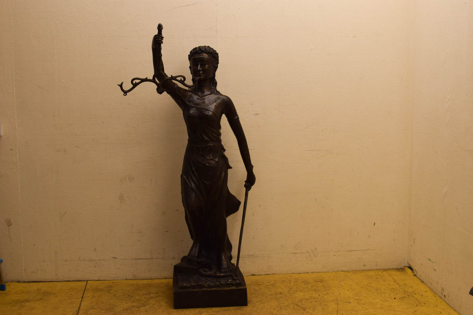 Bronzen beeld Vrouwe Justitia  45216
