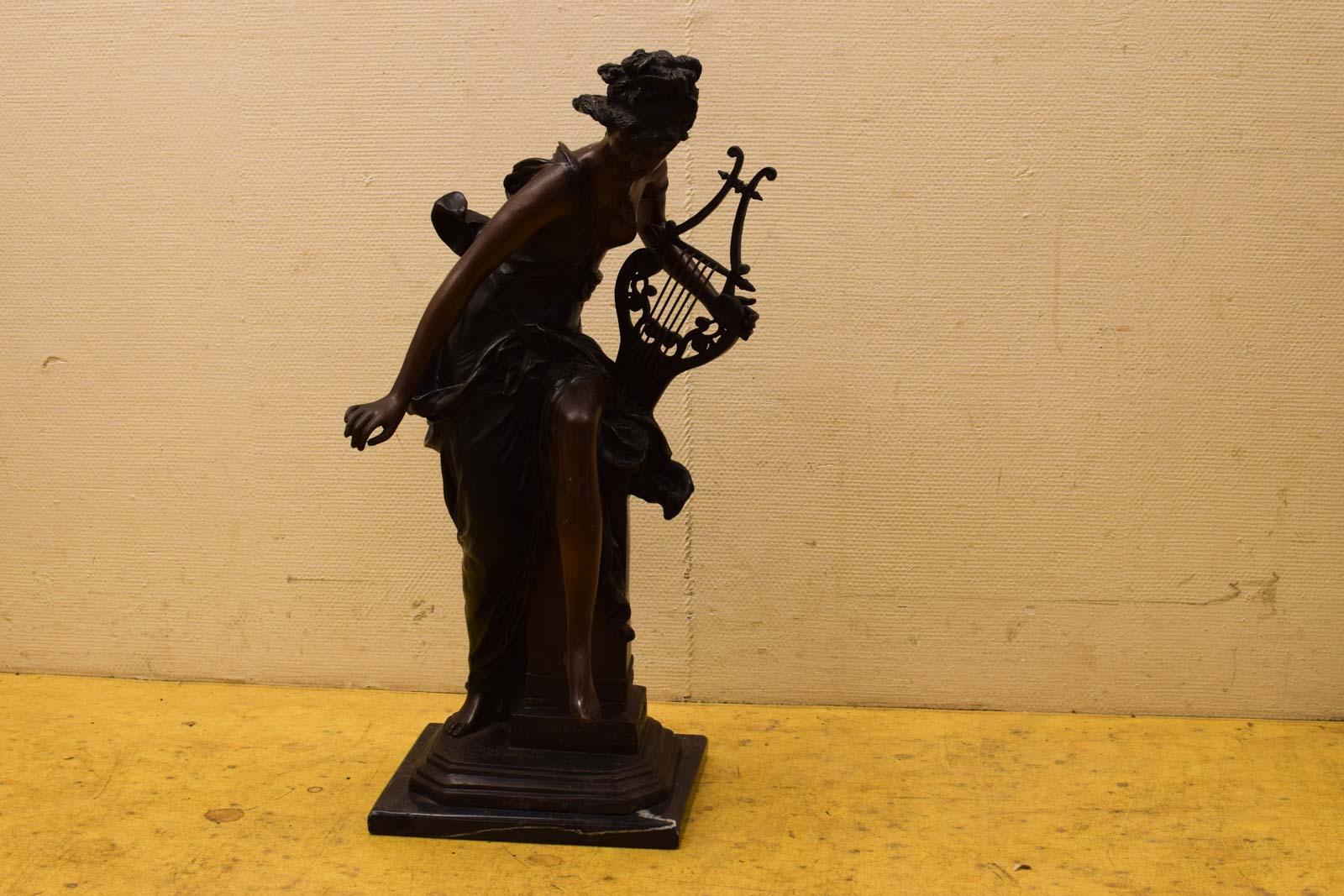 Bronzen vrouw  45226