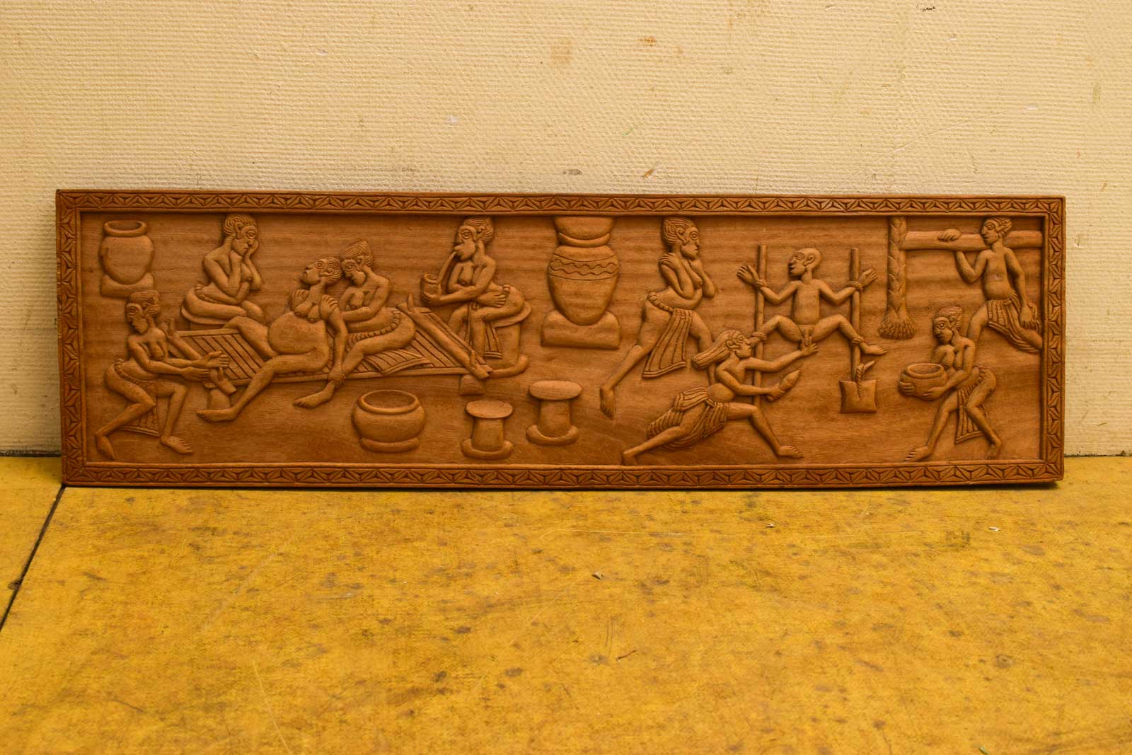 Houten Plank met houtsnijwerk  45313