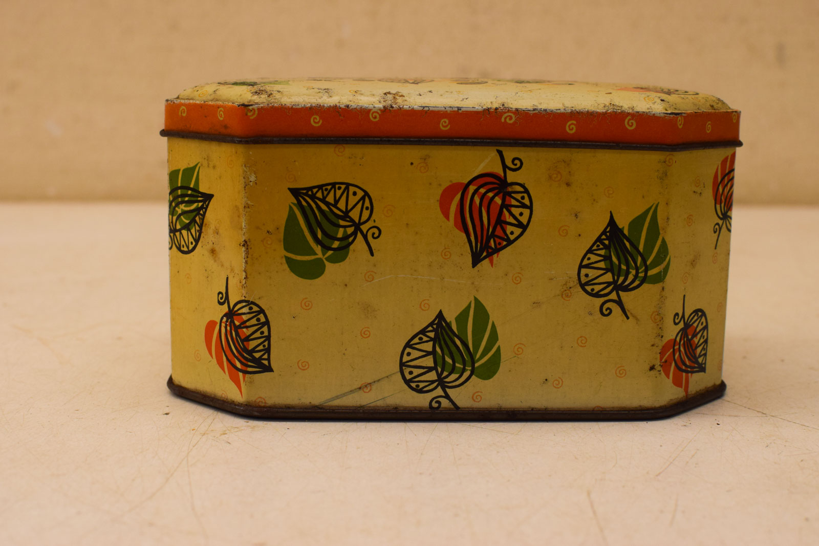 Vintage langwerpige bewaarblik 45335
