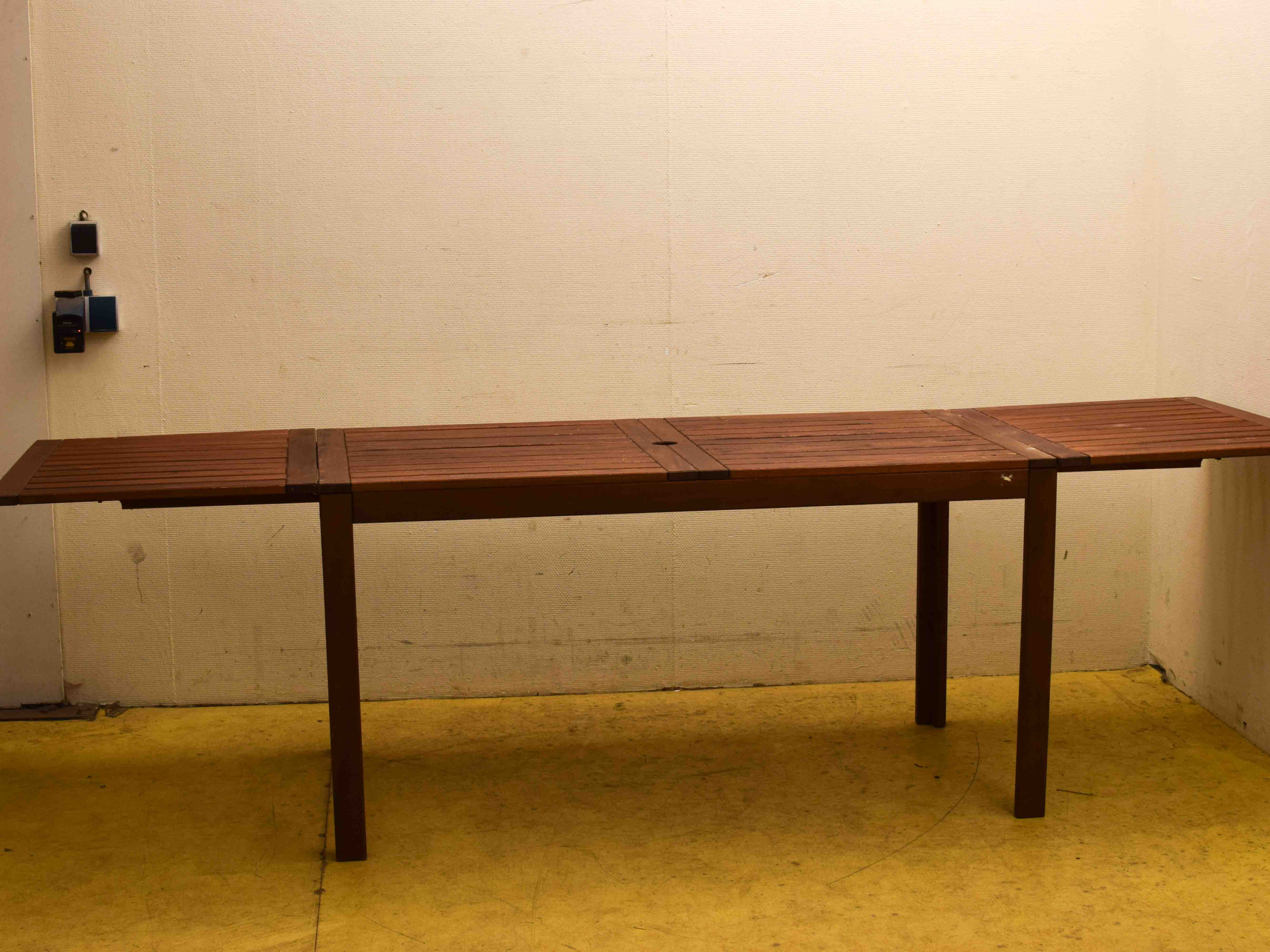 Houten tuintafel  44869