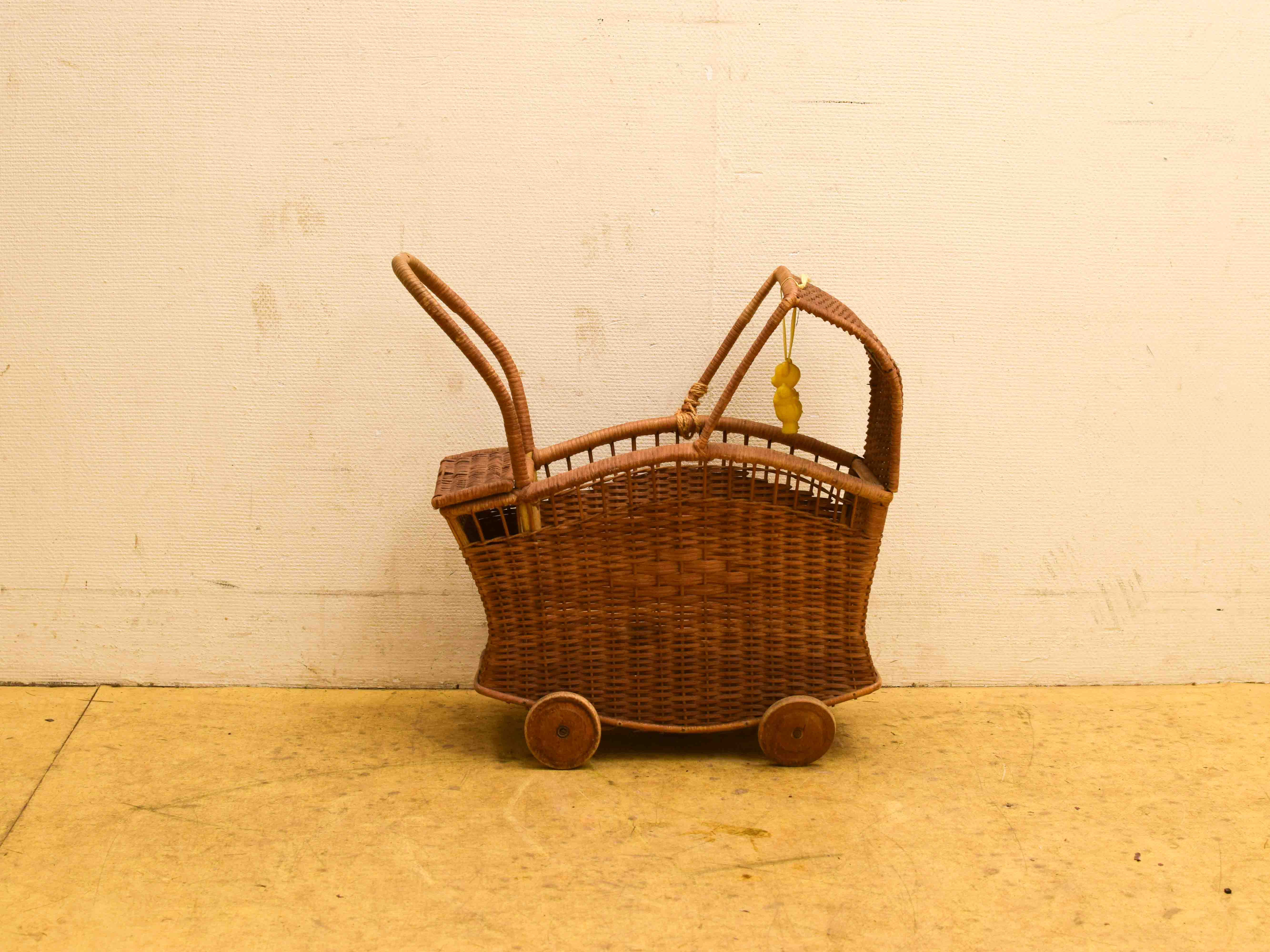 rieten poppen kinderwagen  44865