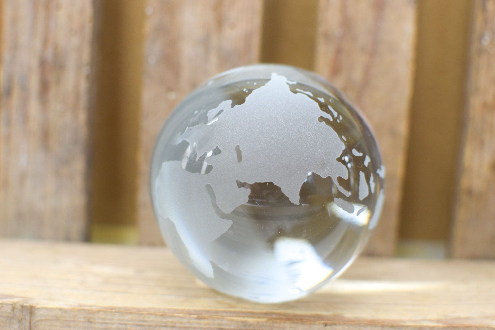 Glazen Presse Papier  Globe wereldbol 45533