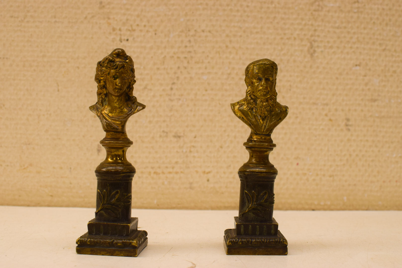 2 stuks    bronzen beeldjes  Paire de Buste 45553