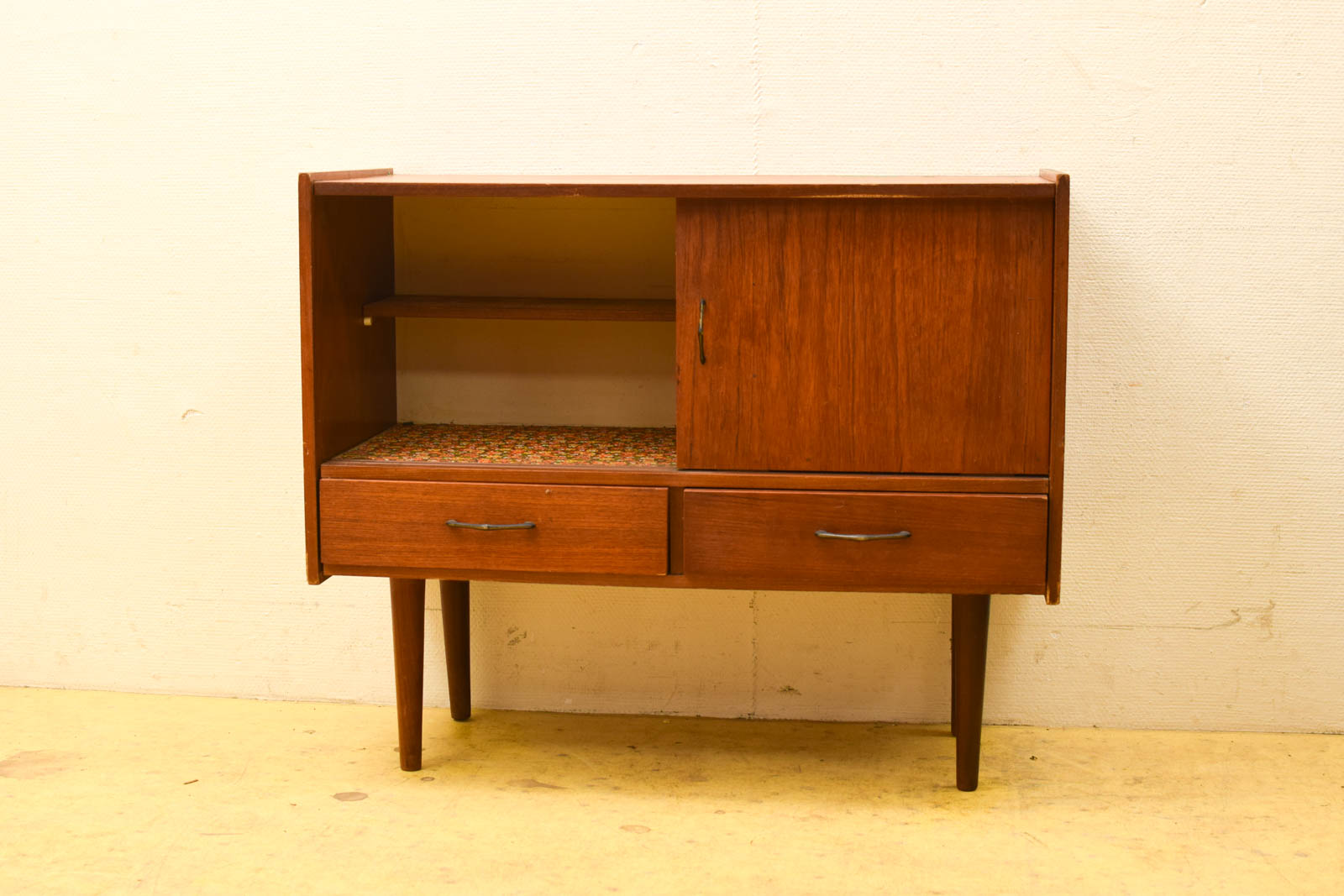 Houten kastje/dressoir 45622
