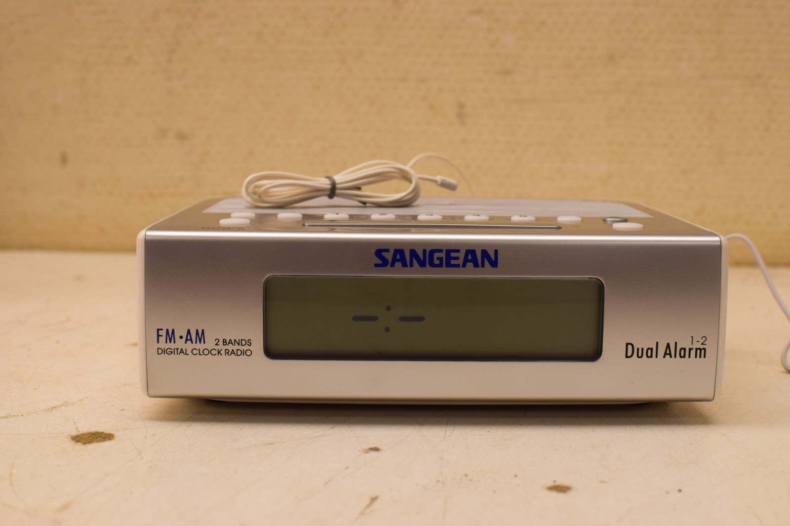 Sangean FM=AM 2 bands digital clock radio  45772