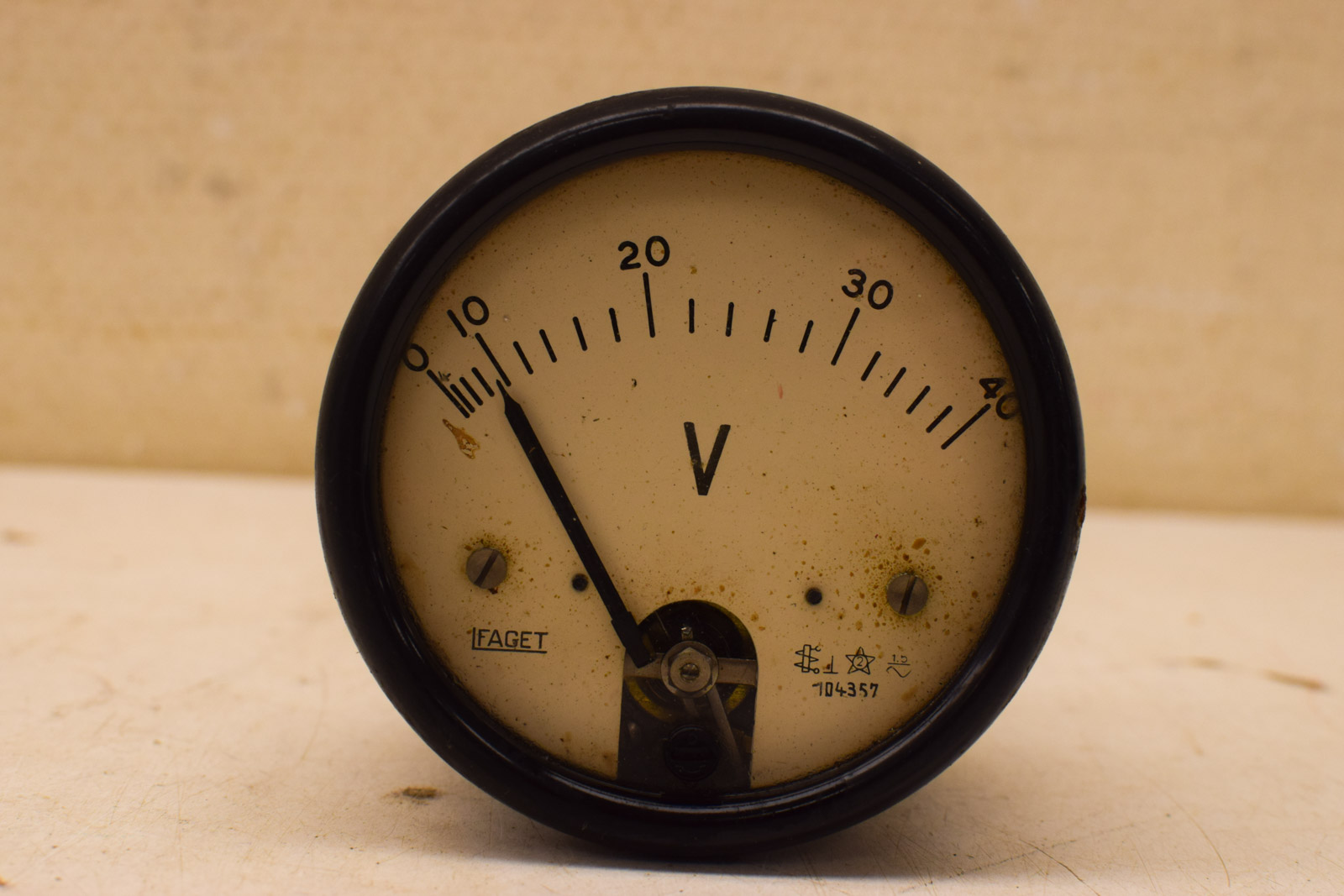 Faget voltmeter 45881