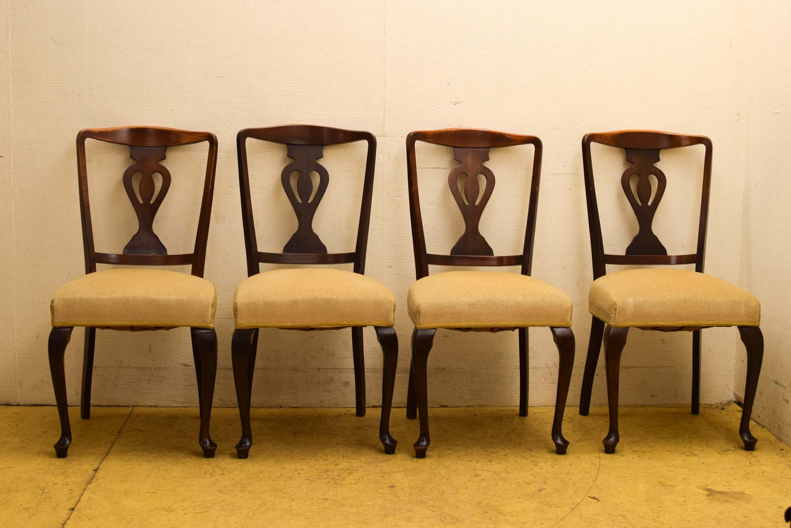 4  stuks eetkamerstoelen  45963